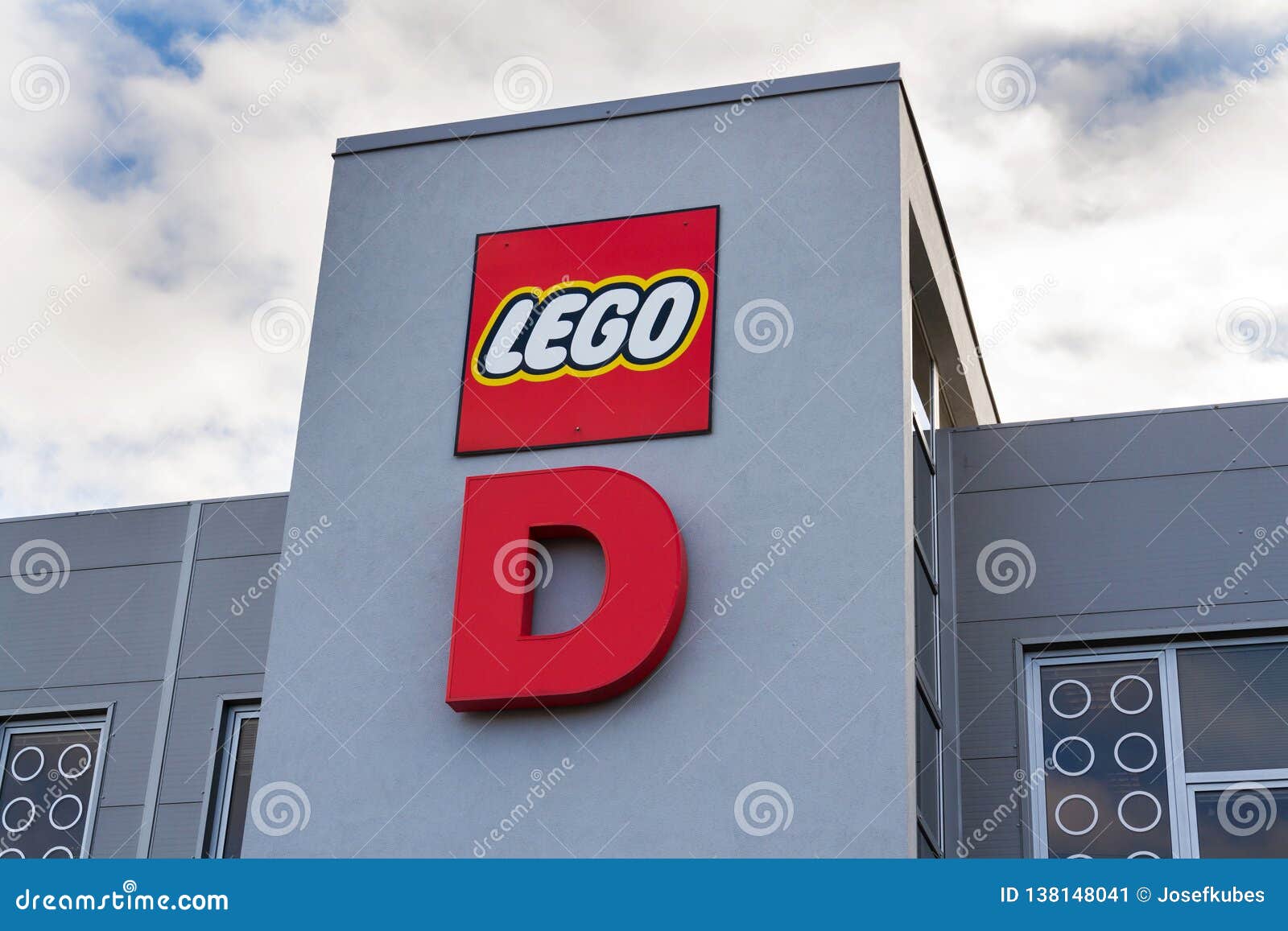 kulstof elegant Tilsvarende The Lego Group Company Logo on Production Factory Building Editorial Photo  - Image of group, china: 138148041