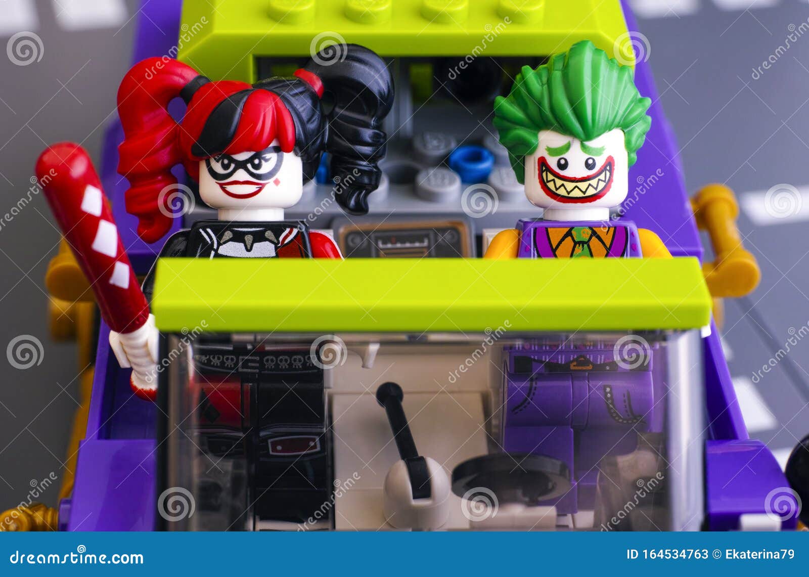 Lego The Joker Y Harley Quinn Minifiguras En El Célebre Carro De La Flor Foto de archivo editorial - Imagen de célebre, lego: 164534763