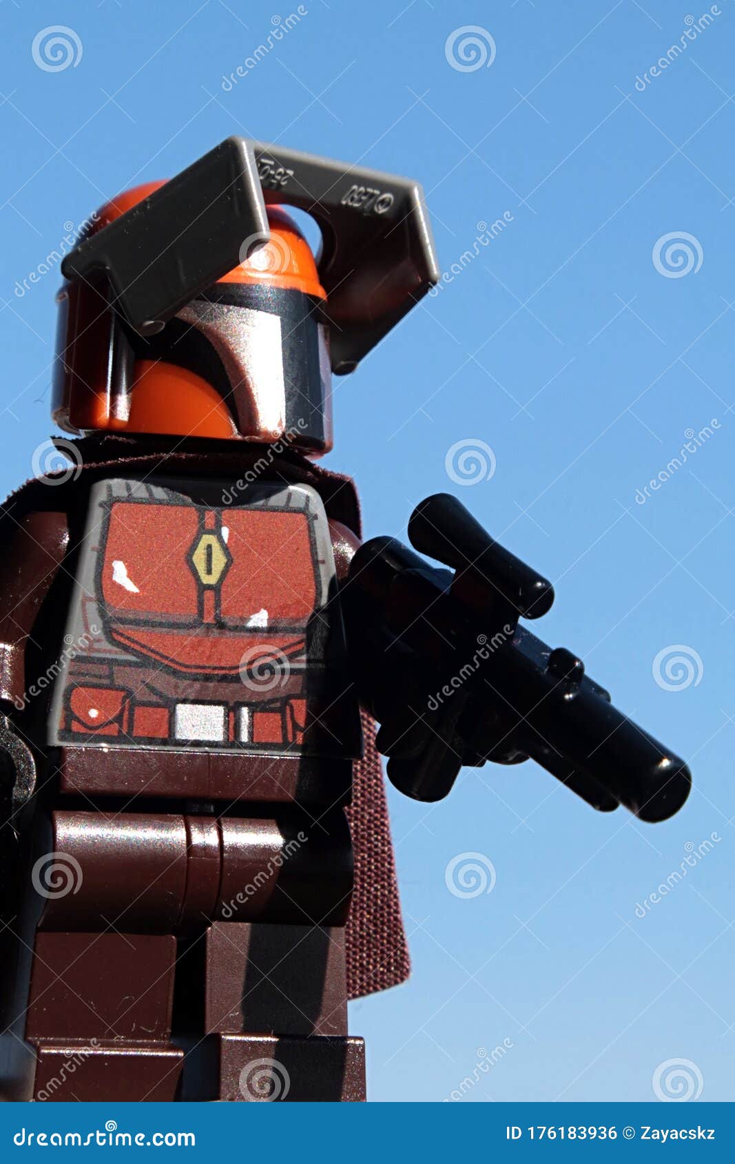 SW1079 1 LEGO Minifigure MANDALORIAN Brown with Stud Shooter/Accessories