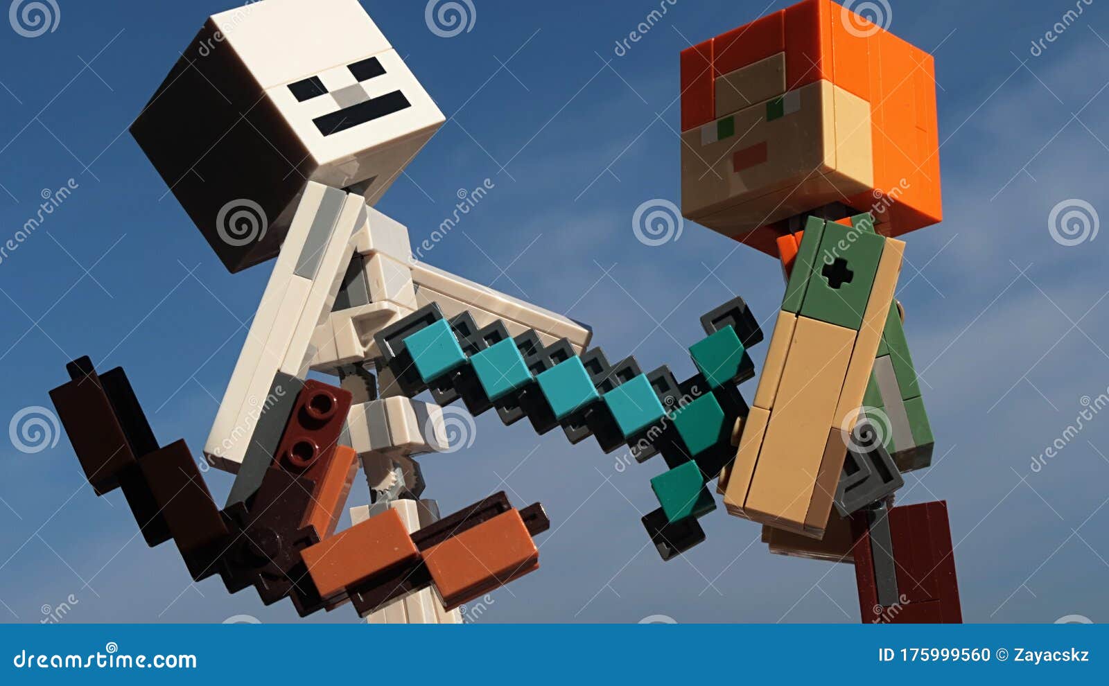 Lego Minecraft Grande Action Figure D'alex Avec L'épée De Diamant Combat  Avec Squelette Archer. Image éditorial - Image du poignarder, squelette:  175999560