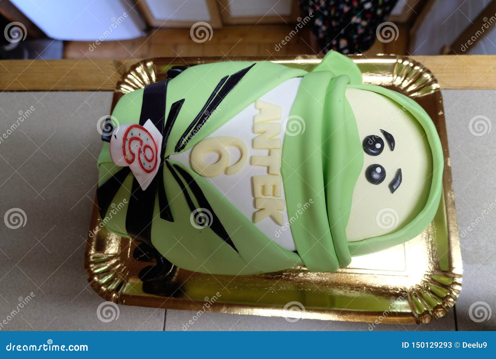 Lego Ninjago Lloyd A Inspire Le Gateau D Anniversaire Avec Le Numero 6 Et Le Nom Antek Photo Stock Editorial Image Du Ninja Gateau