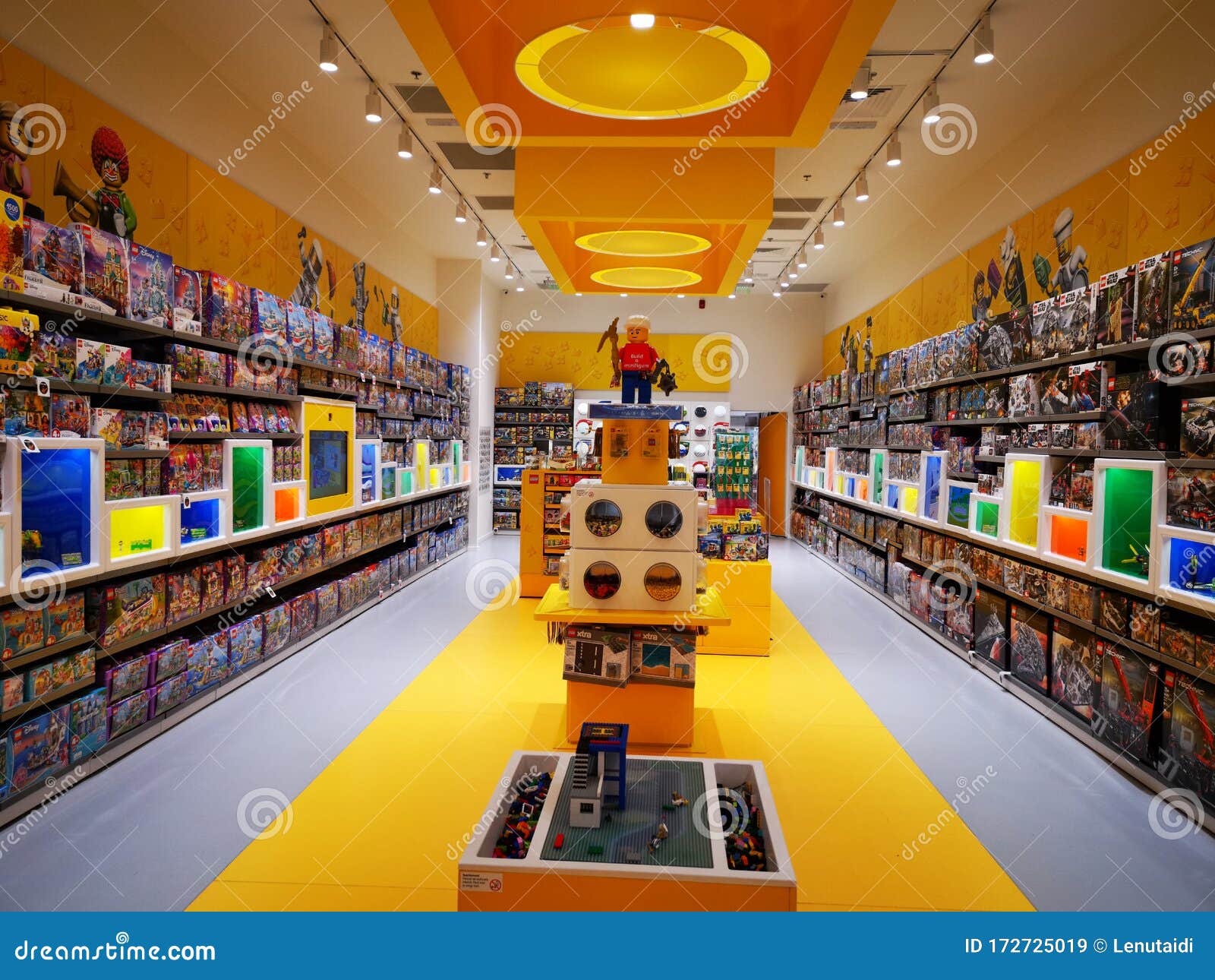 Lego Store at Mall Afi Cotroceni, Bucharest, Romania Editorial Stock Image  - Image of construction, cotroceni: 172725019