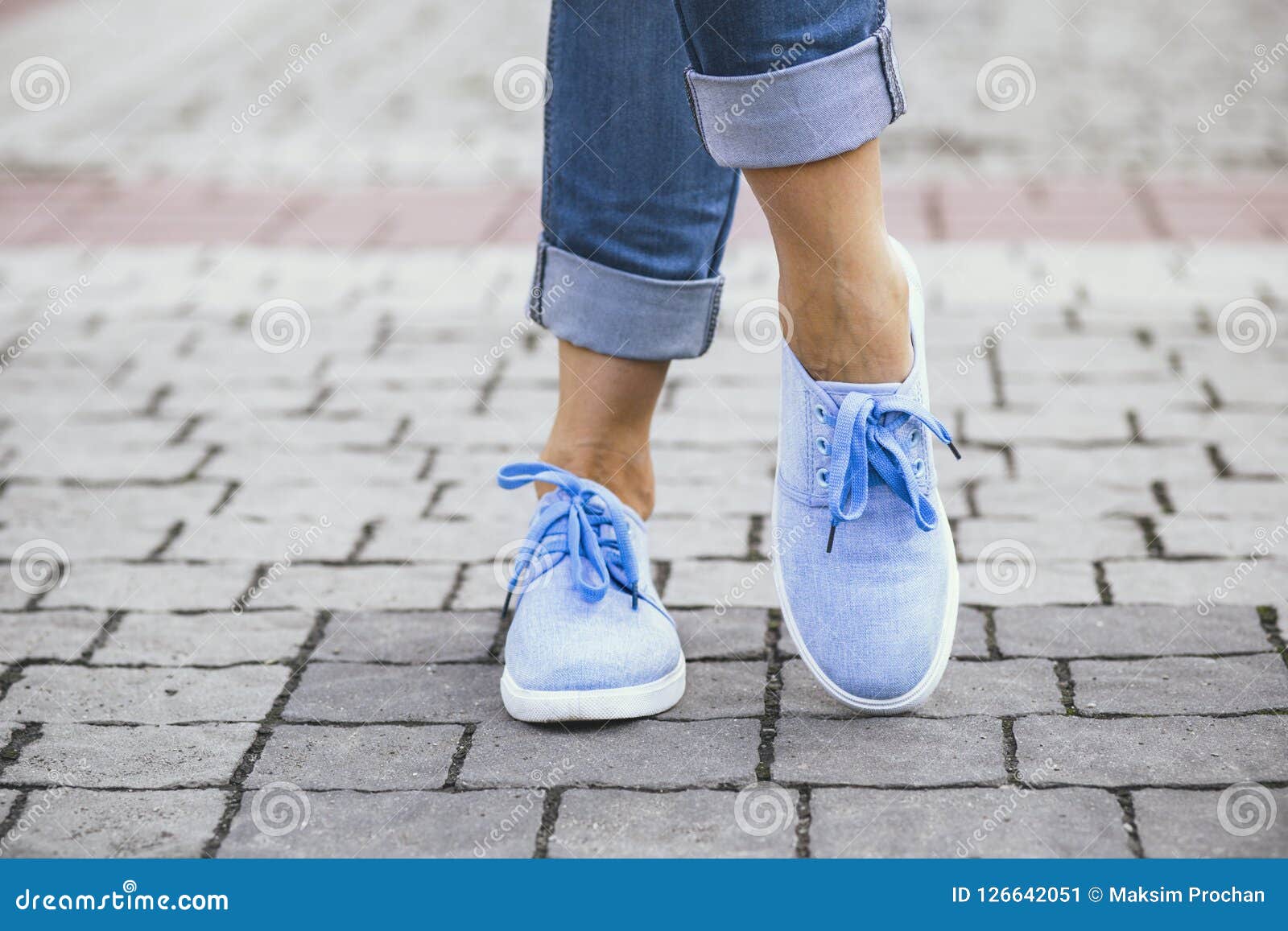 What pants go with a light blue shoes? - Quora