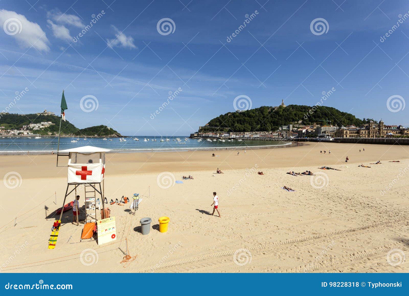 Leibwachter Auf Dem Strand In San Sebastian Spanien Redaktionelles Stockfoto Bild Von Kreuz Sebastian 98228318