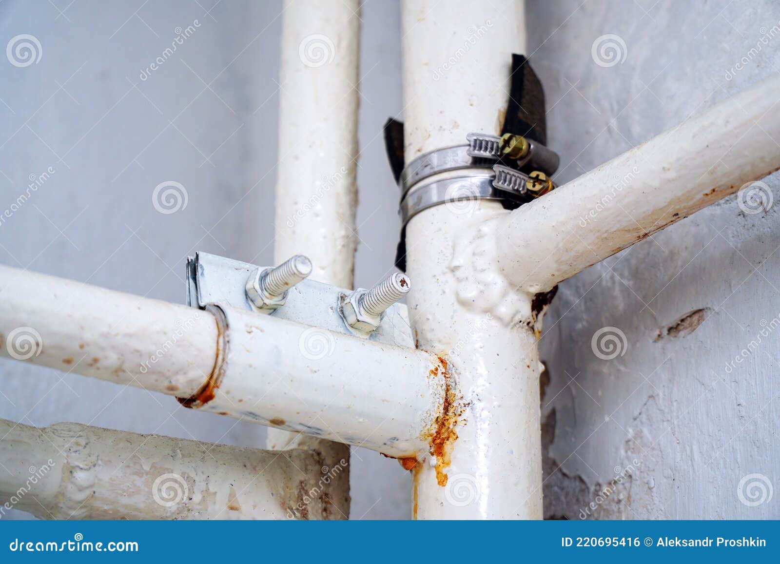 cijfer kiezen excuus Lekkage Op De Met Klem Afgesloten Waterleiding Stock Foto - Image of onderhoud, repareren: 220695416 cijfer kiezen excuus Lekkage Op De Met Klem Afgesloten Waterleiding Stock Foto - Image of onderhoud, repareren: 220695416