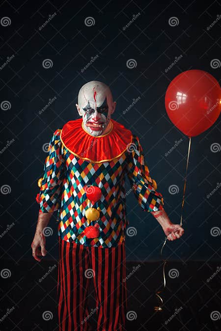 Lelijke Bloedige Clown Met Menselijke Vinger in Zijn Tanden Stock Foto ...