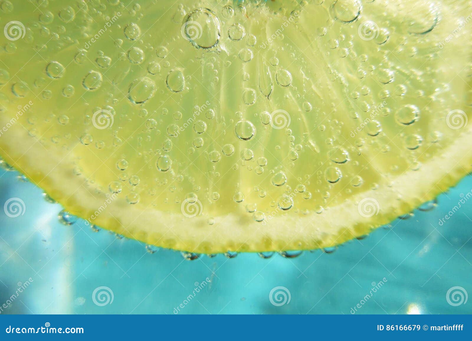 Lemon in sparkling water stock image. Image of blue, freshness 86166679
