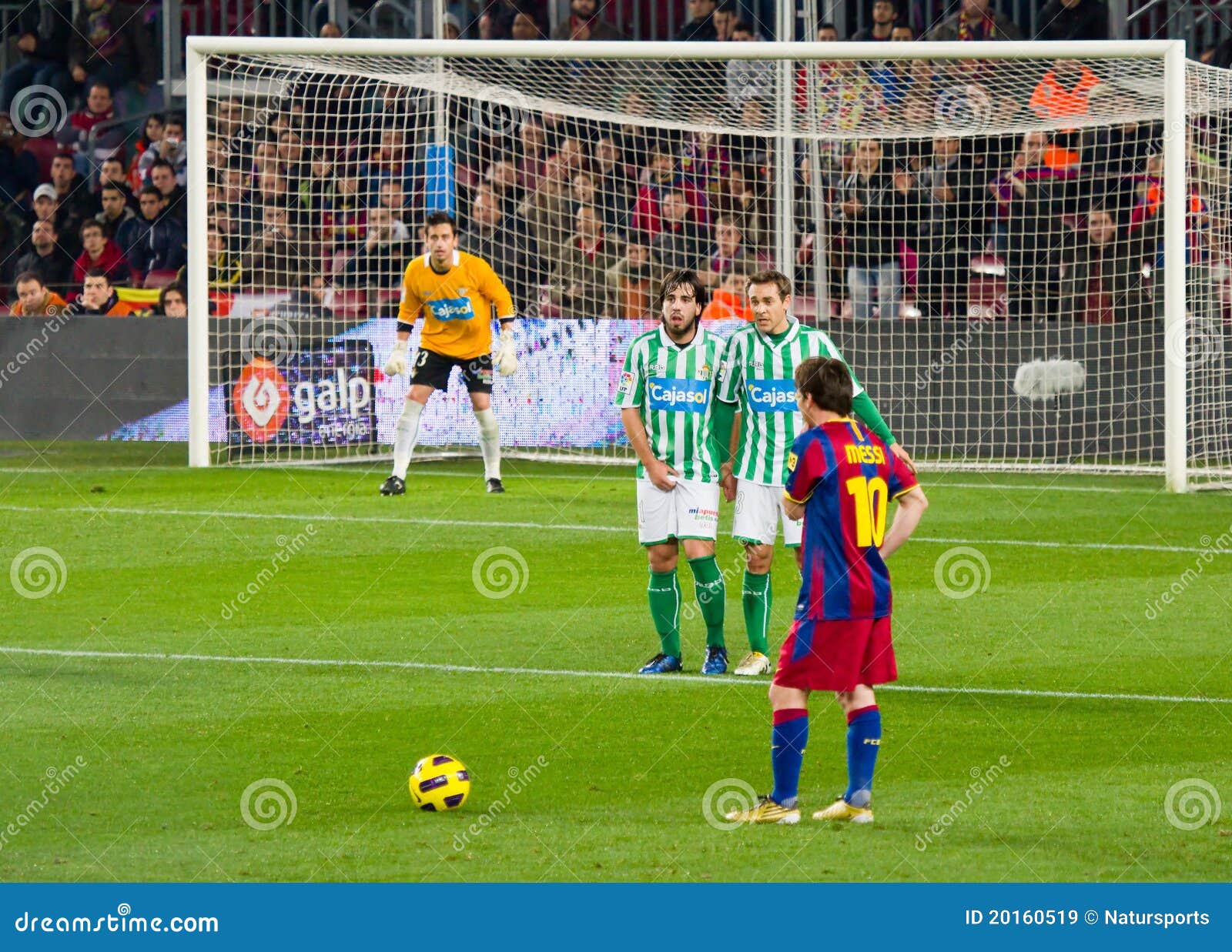 Leo Messi Shooting a Free Kick Editorial Stock Image - Image of stadium,  soccer: 20160519