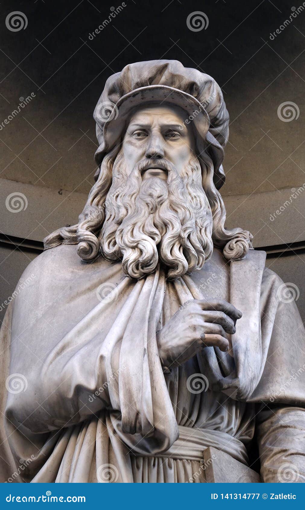 leonardo da vinci, statue in the niches of the uffizi colonnade in florence