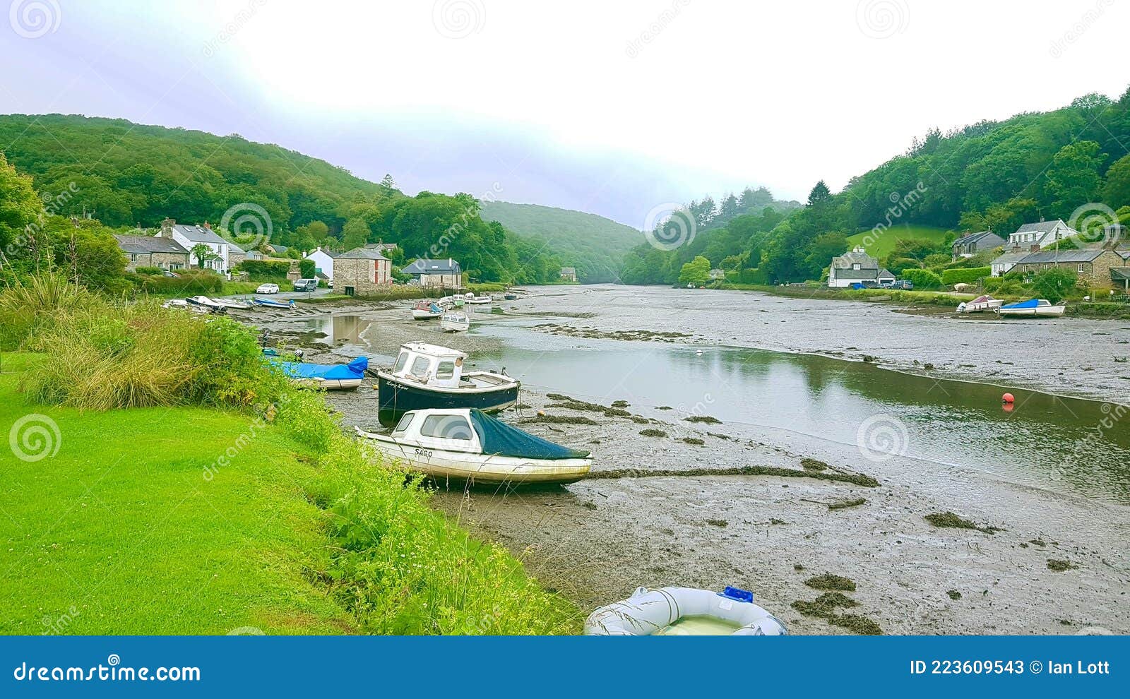 lerryn-village-cornwall-lerryn-village-cornwall-lerryn-village-cornwall-united-kingdom-situated-river-223609543.jpg