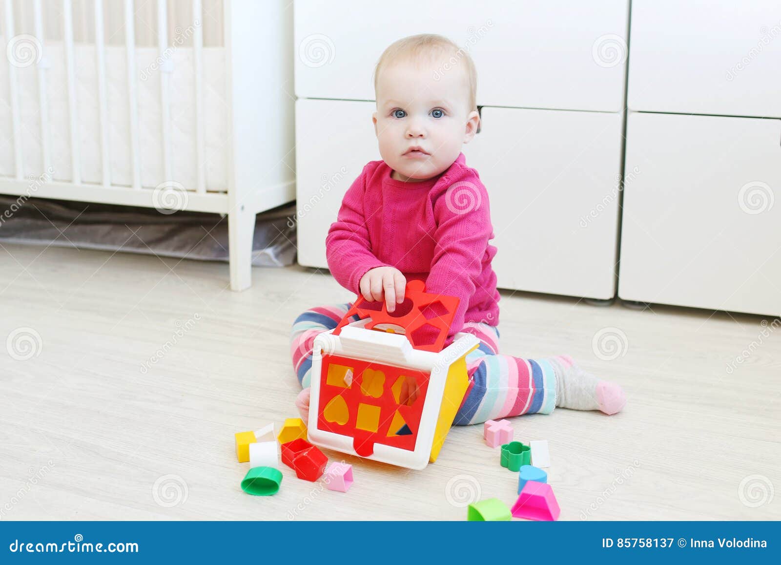 Les Beaux 10 Mois De Jeux De Bébé Jouent La Forme éducative De