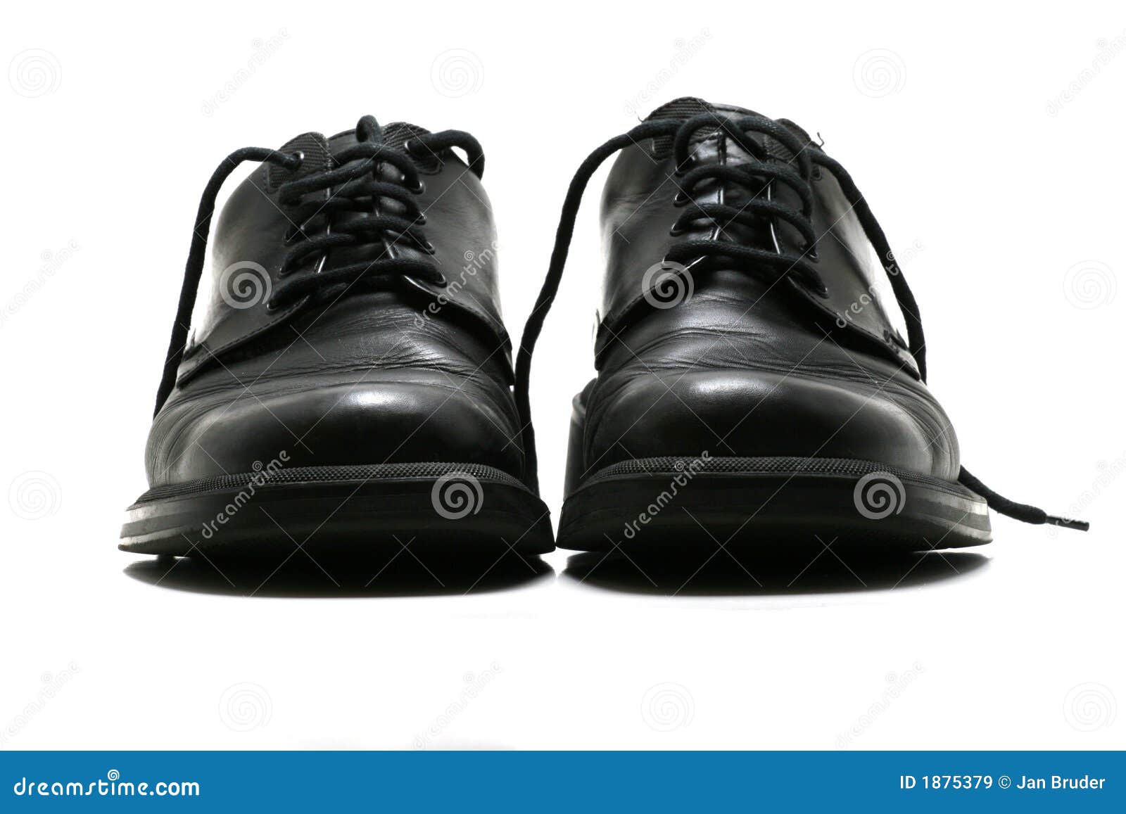 Les Chaussures En Cuir Noires Des Hommes Formels Image stock - Image du  studio, chaussure: 1875379
