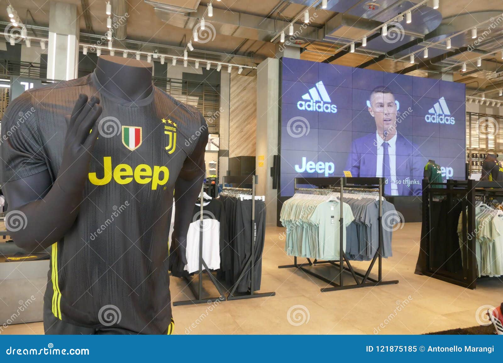 Les Défenseurs De Juventus Fc Dans Le Magasin Officiel Pour