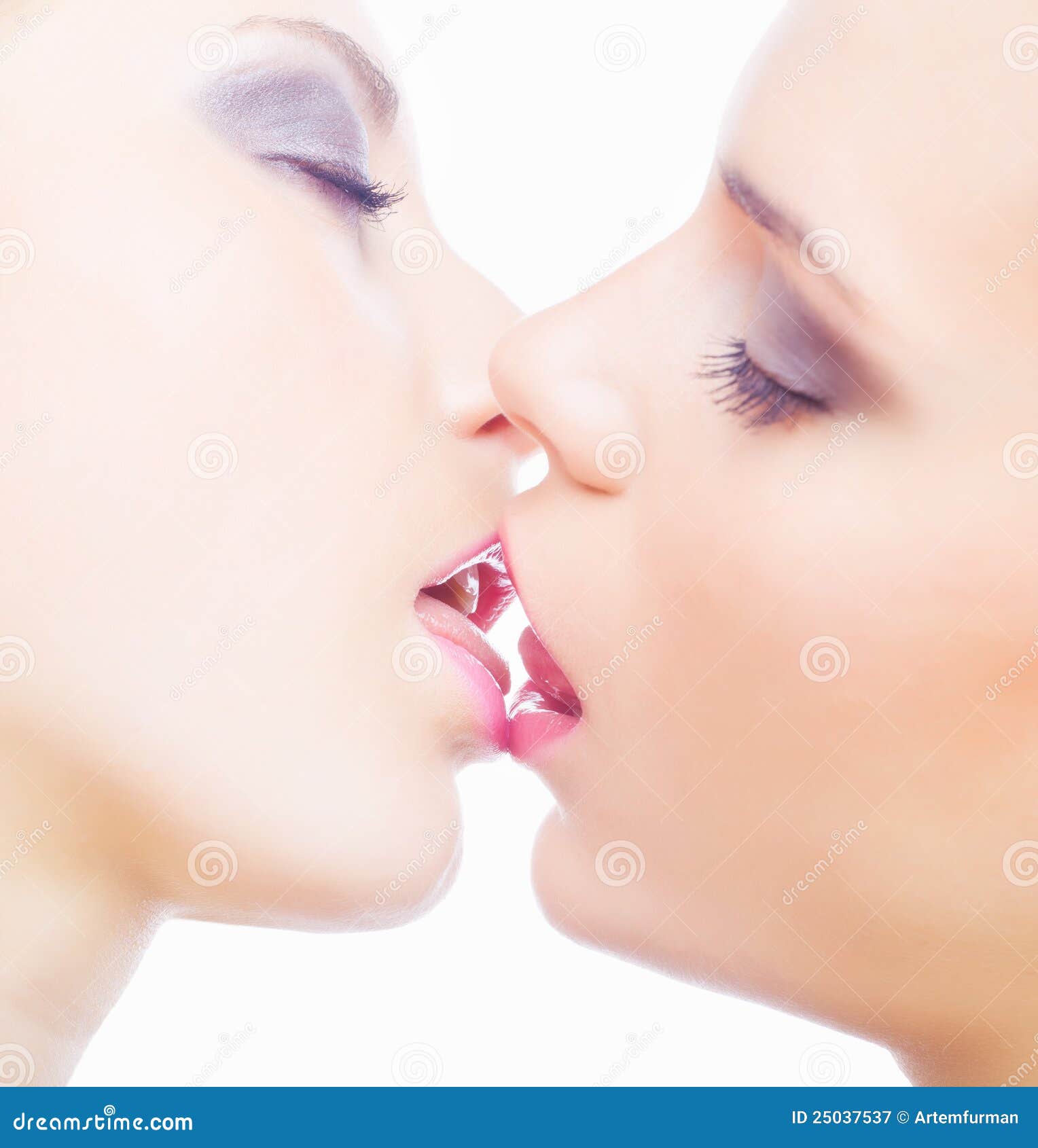 Lesbian Kissing Close Up