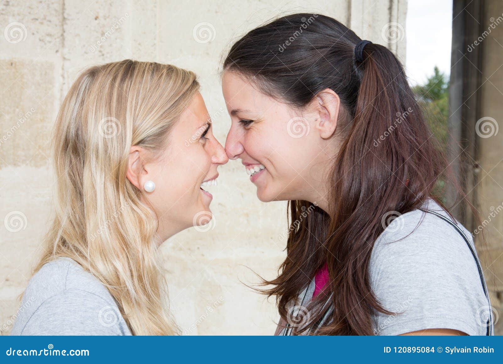 Lesbians Girls Kiss