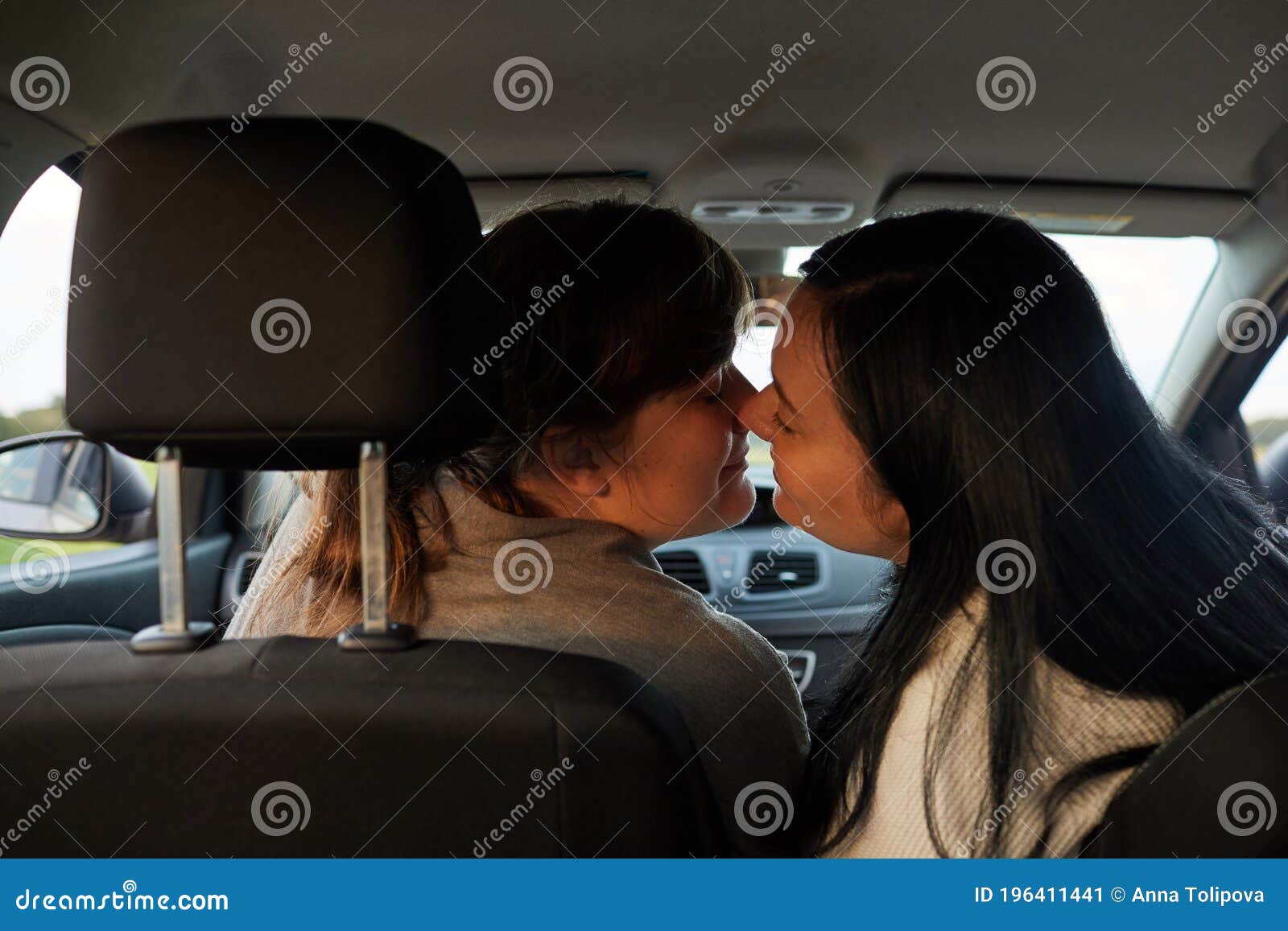 считается ли изменой когда девушка с девушкой целуются фото 39