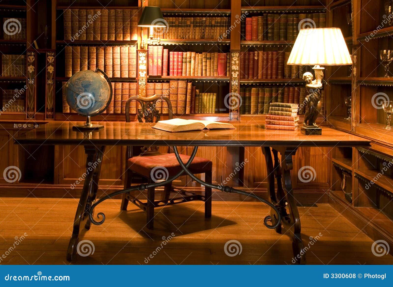 leseraum der alten bibliothek 3300608