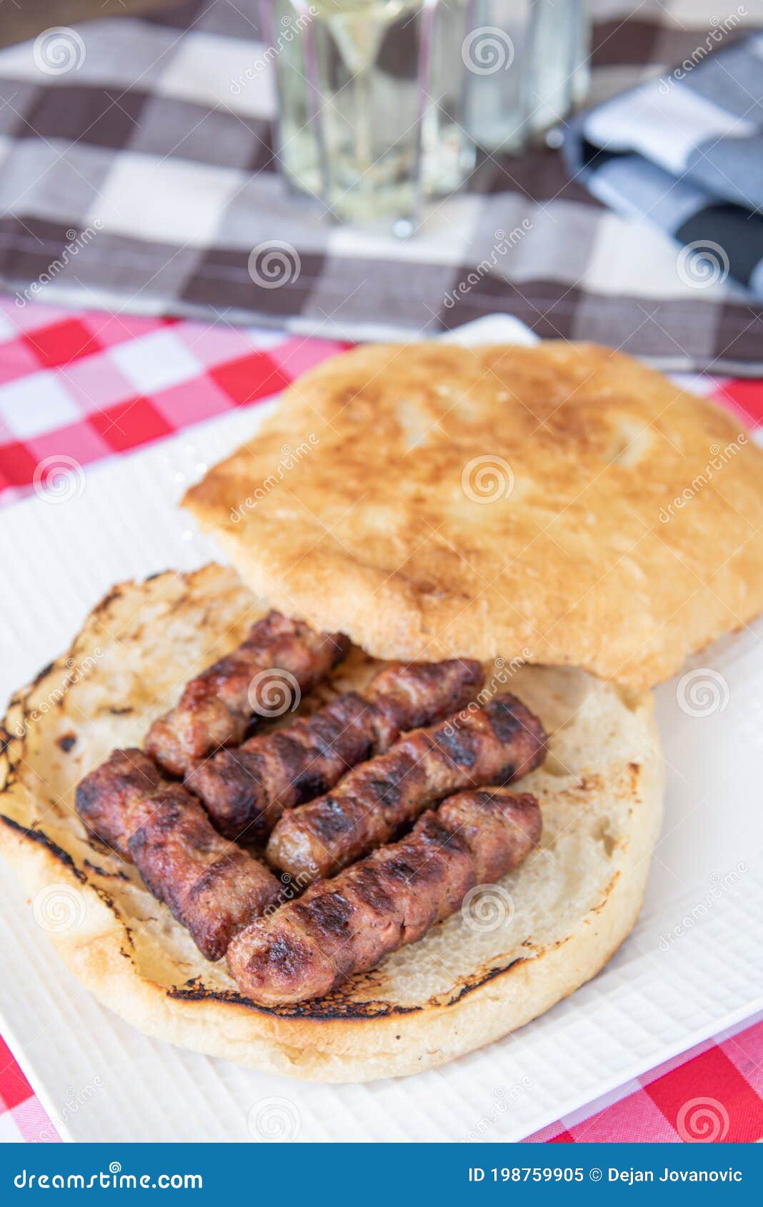 leskovacki cevapi u lepinji - grilled beef links served in home made bun