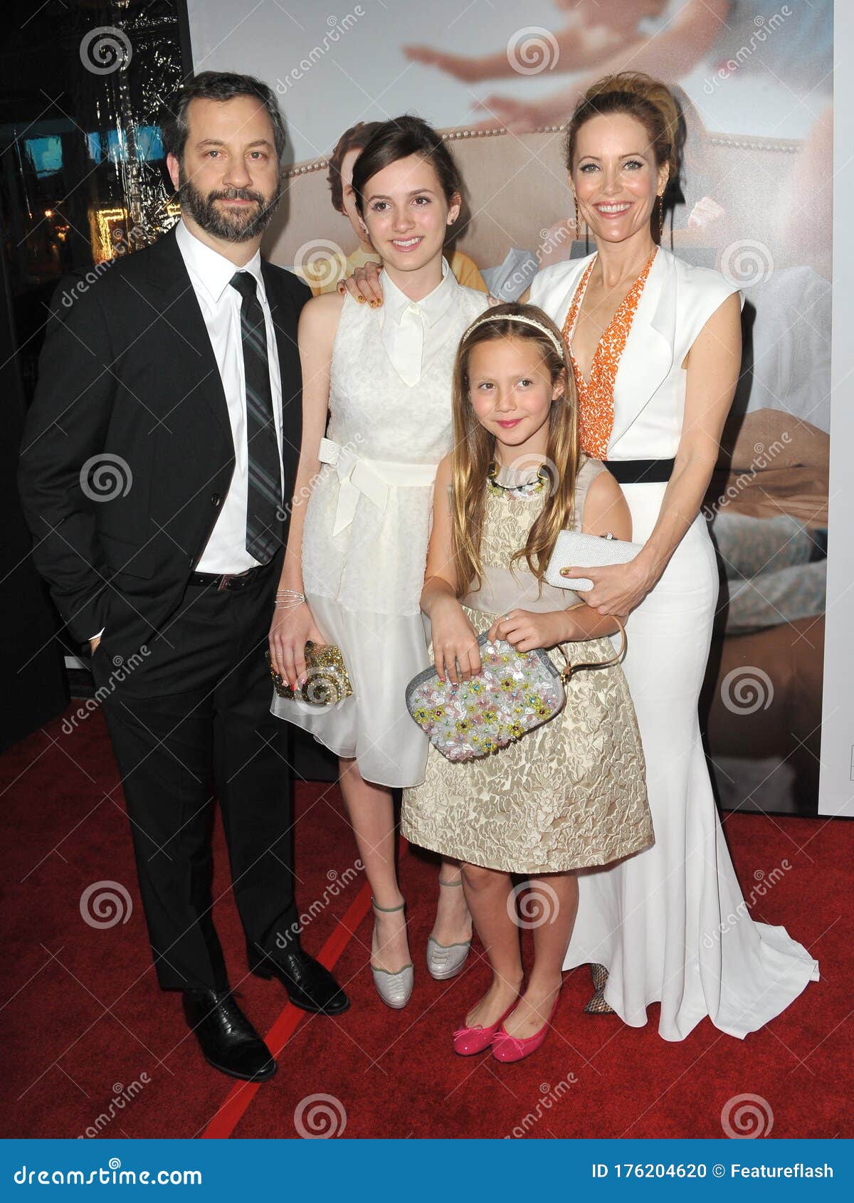 Leslie Mann & Judd Apatow & Iris Apatow & Maude Apatow Editorial Image -  Image of length, clutchbag: 176204620