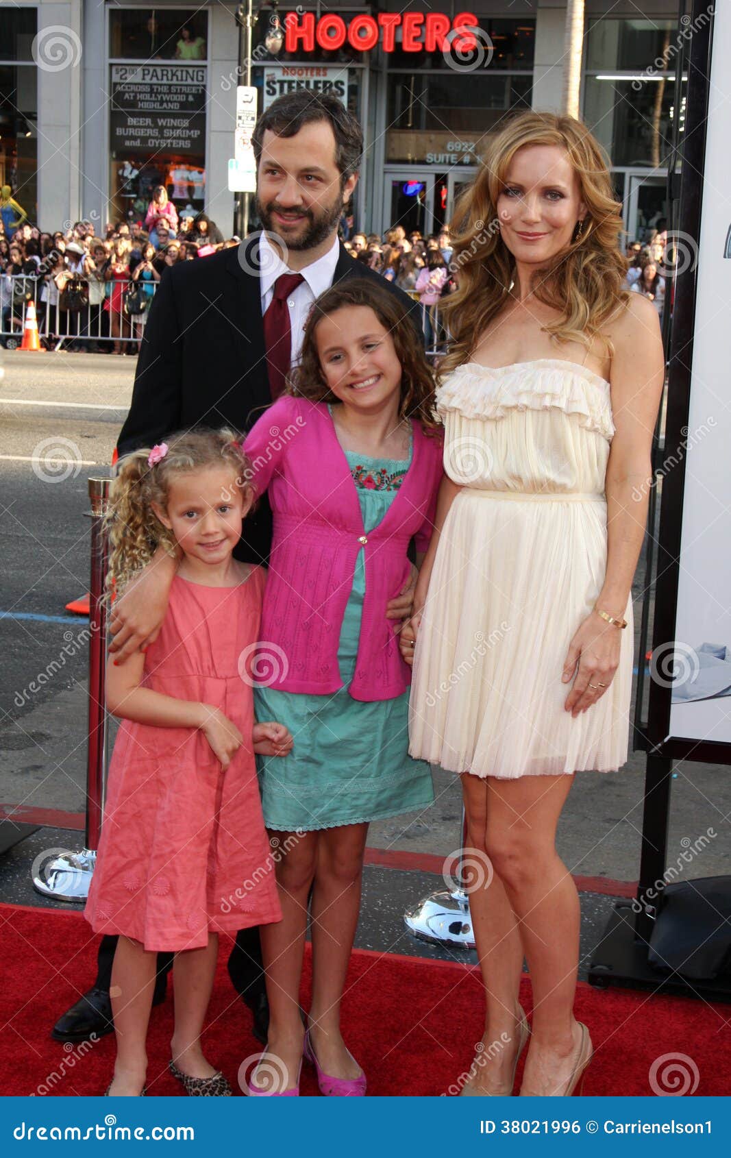Judd Apatow, Leslie Mann's Family Album With Daughters Maude, Iris