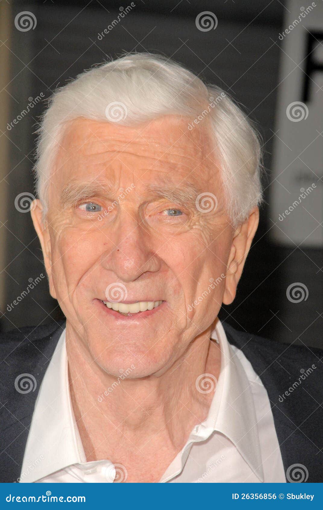 Leslie Nielsen editorial photo. Image of 102009, helsing - 26356856