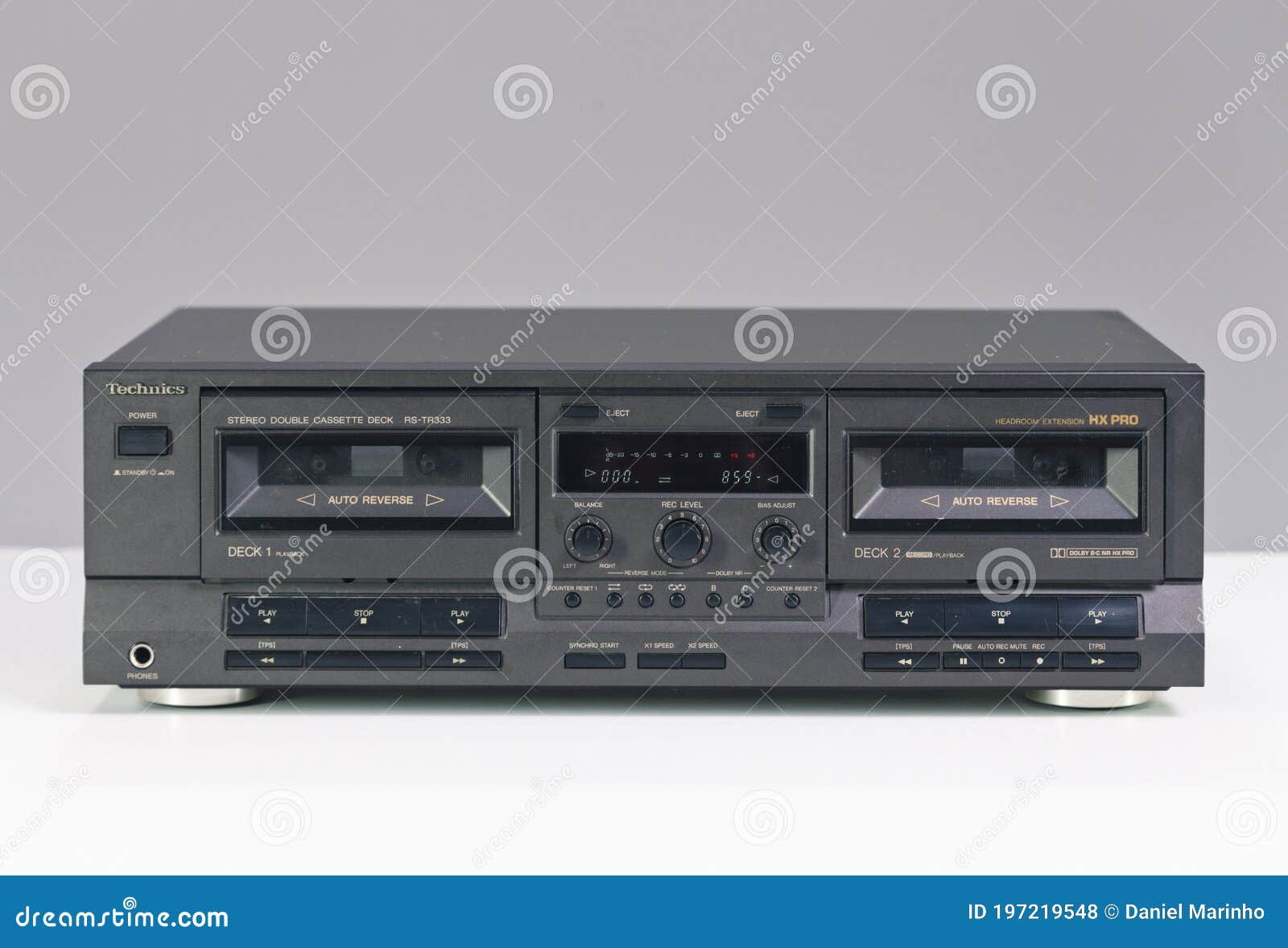 https://thumbs.dreamstime.com/z/lettore-di-cassette-due-piani-registratore-e-hi-fi-rs-ts-su-sfondo-bianco-grigio-197219548.jpg