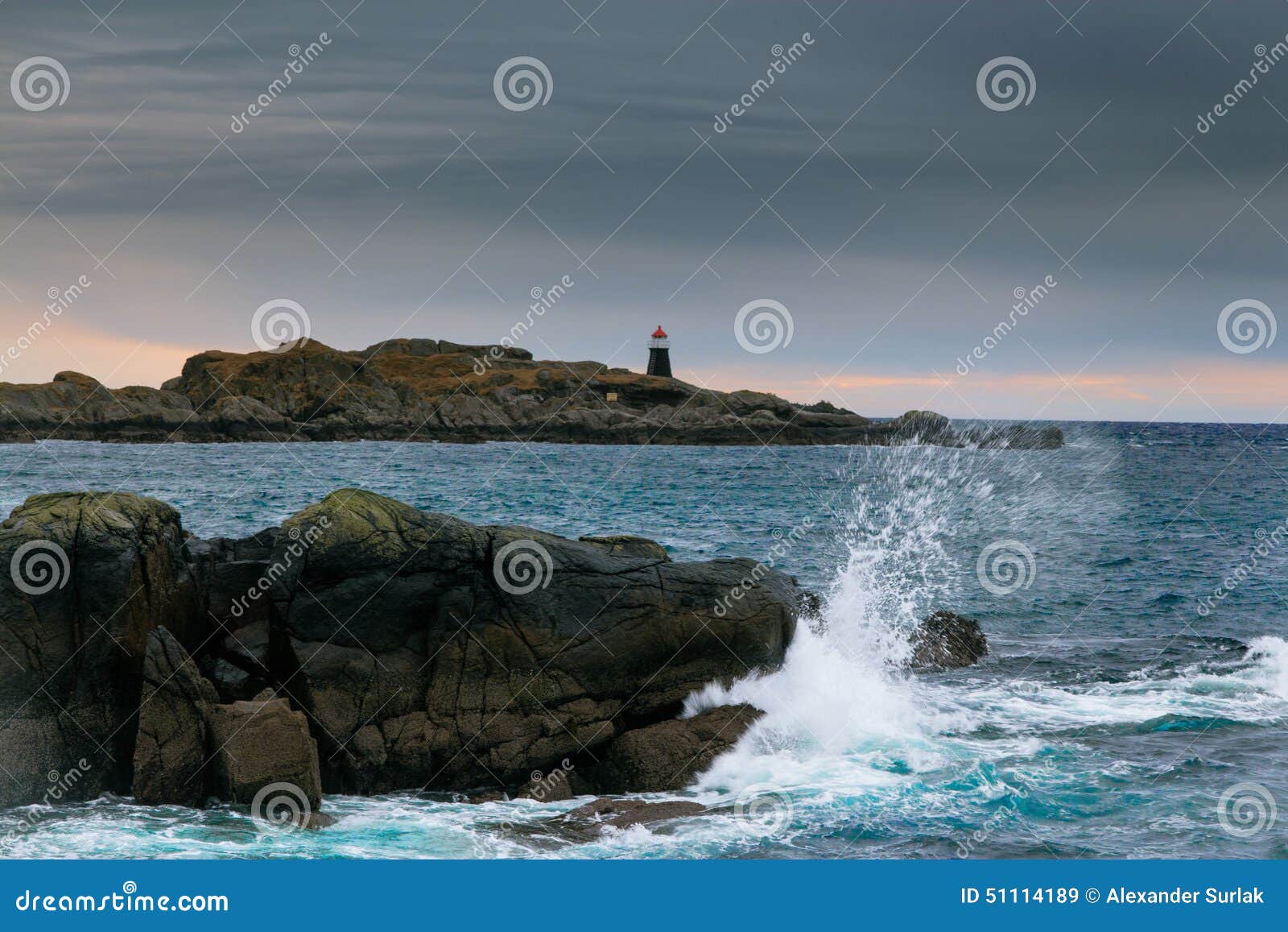 Leuchtturm Und Welle Stockbild Bild Von Rand Abenteuer