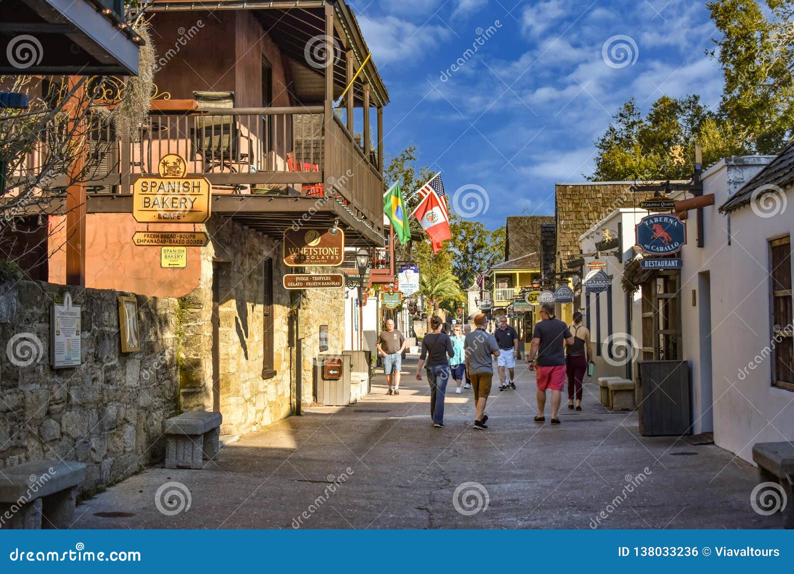 Augustine, Florida 26. Januar 2019 Leute, die Kolonialerfahrung in St. George St in der alten Stadt an Floridas historischer Küste 3 genießen