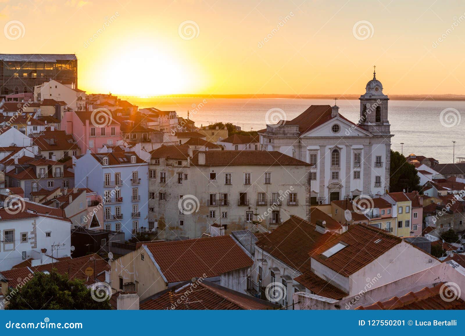 Lever De Soleil Dans La Ville Européenne De Lisbonne