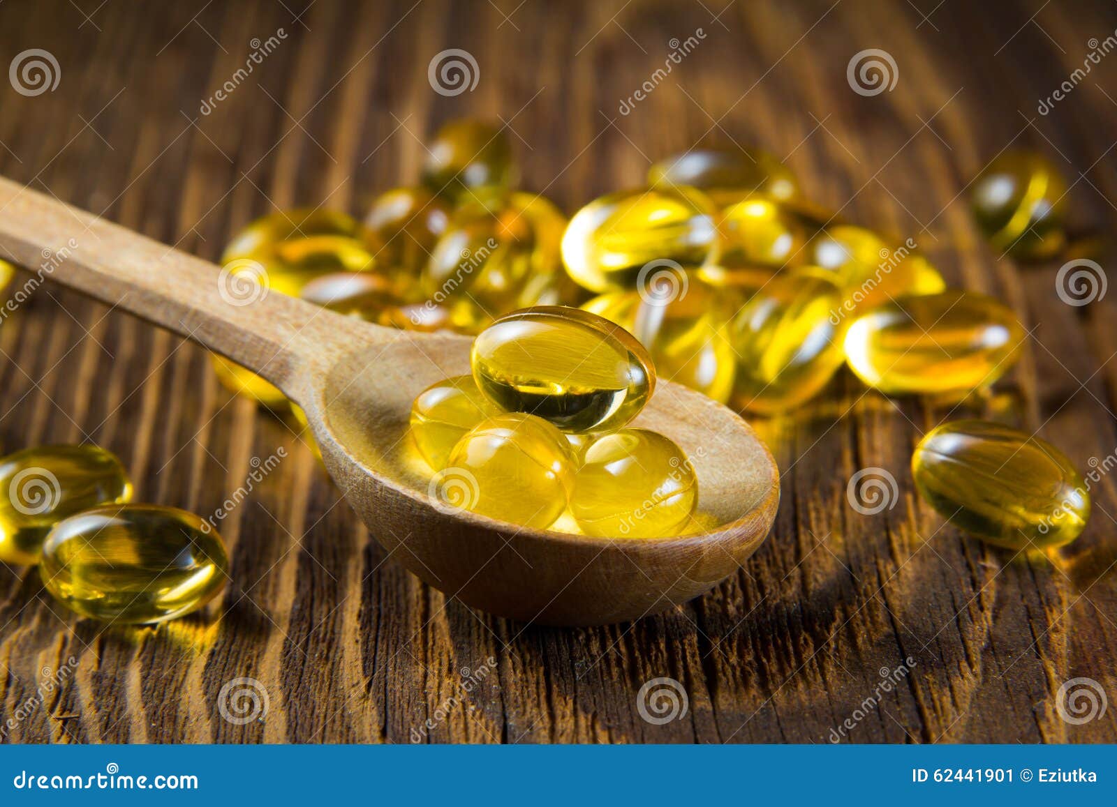 eetpatroon weg geloof Levertraan, Omega3, Vitamine D Stock Afbeelding - Image of hout, lever:  62441901