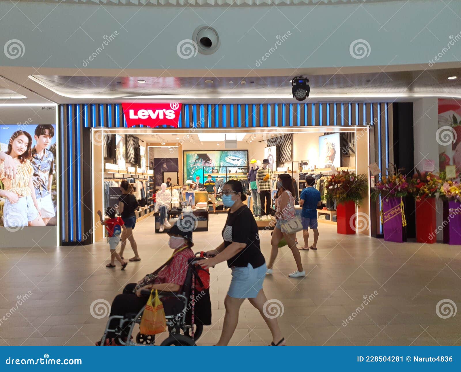 Singapore: Levis store editorial photo. Image of luxury - 228504281