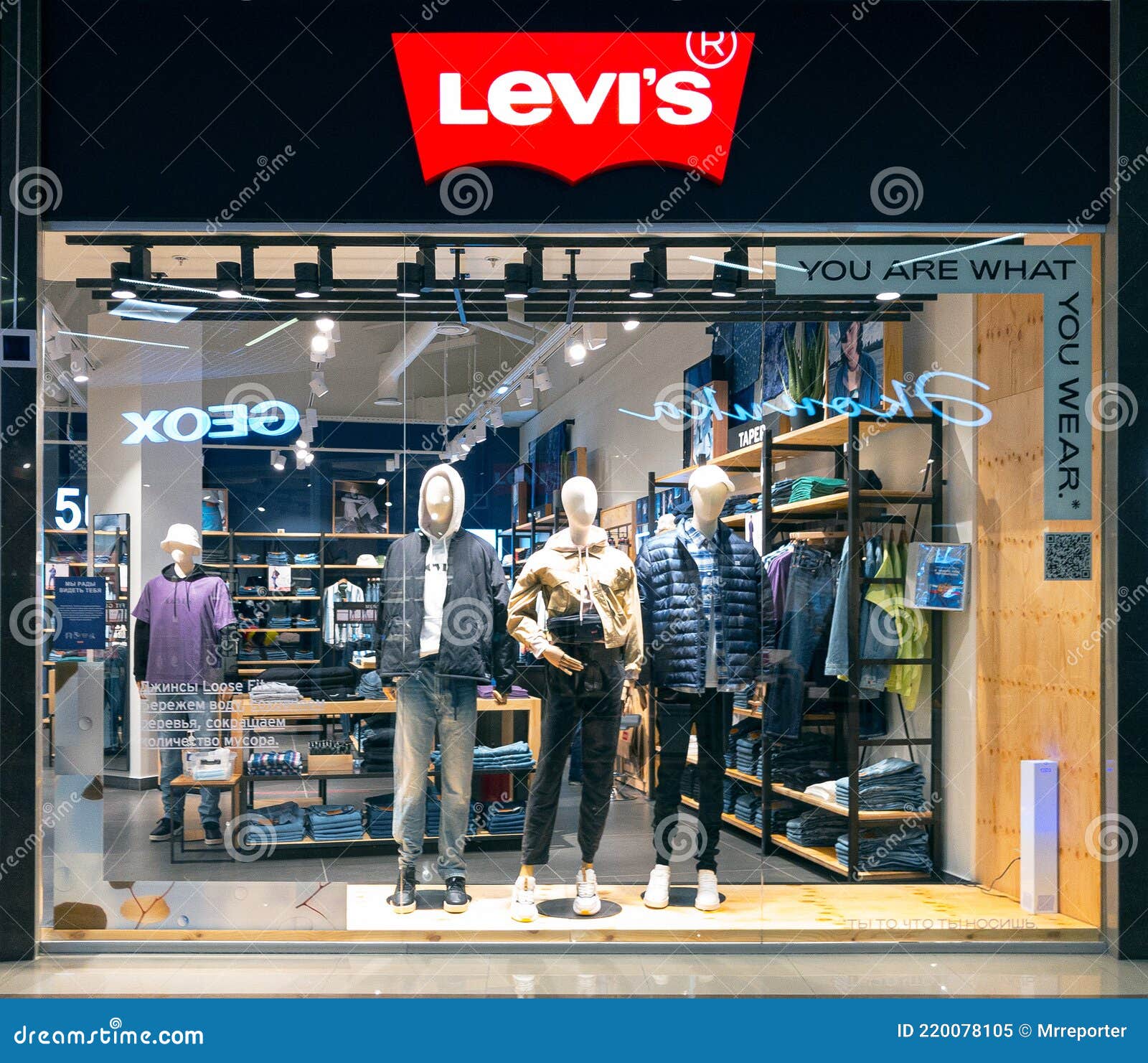 Levis boutique storefront editorial image. Image of commercial - 220078105