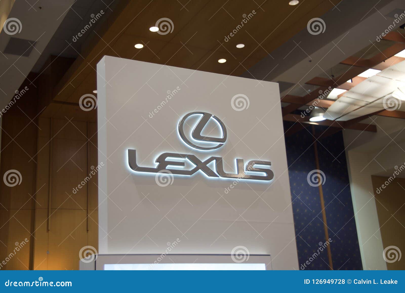 Lexus Motor Company 编辑类库存照片. 图片 包括有 女推销员, 驱动, 设计, 敞篷 126949728