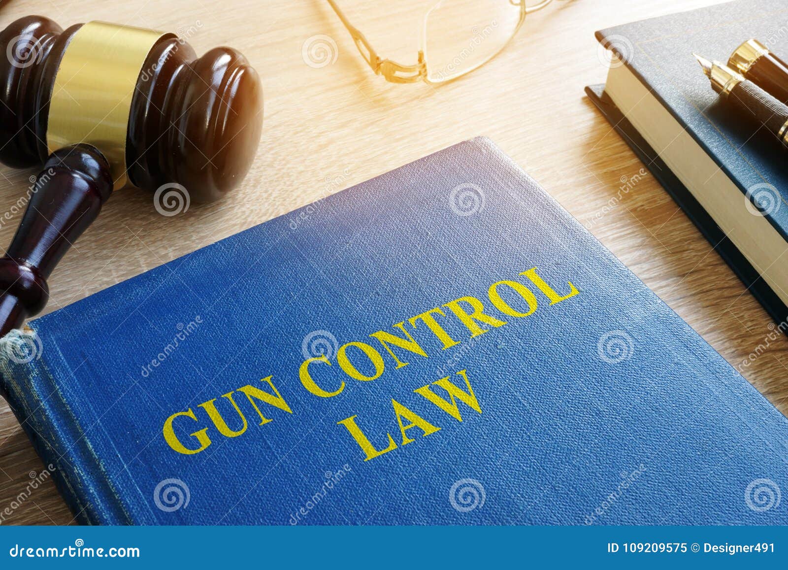 Ley De Control De Armas En Una Corte Imagen de archivo Imagen de