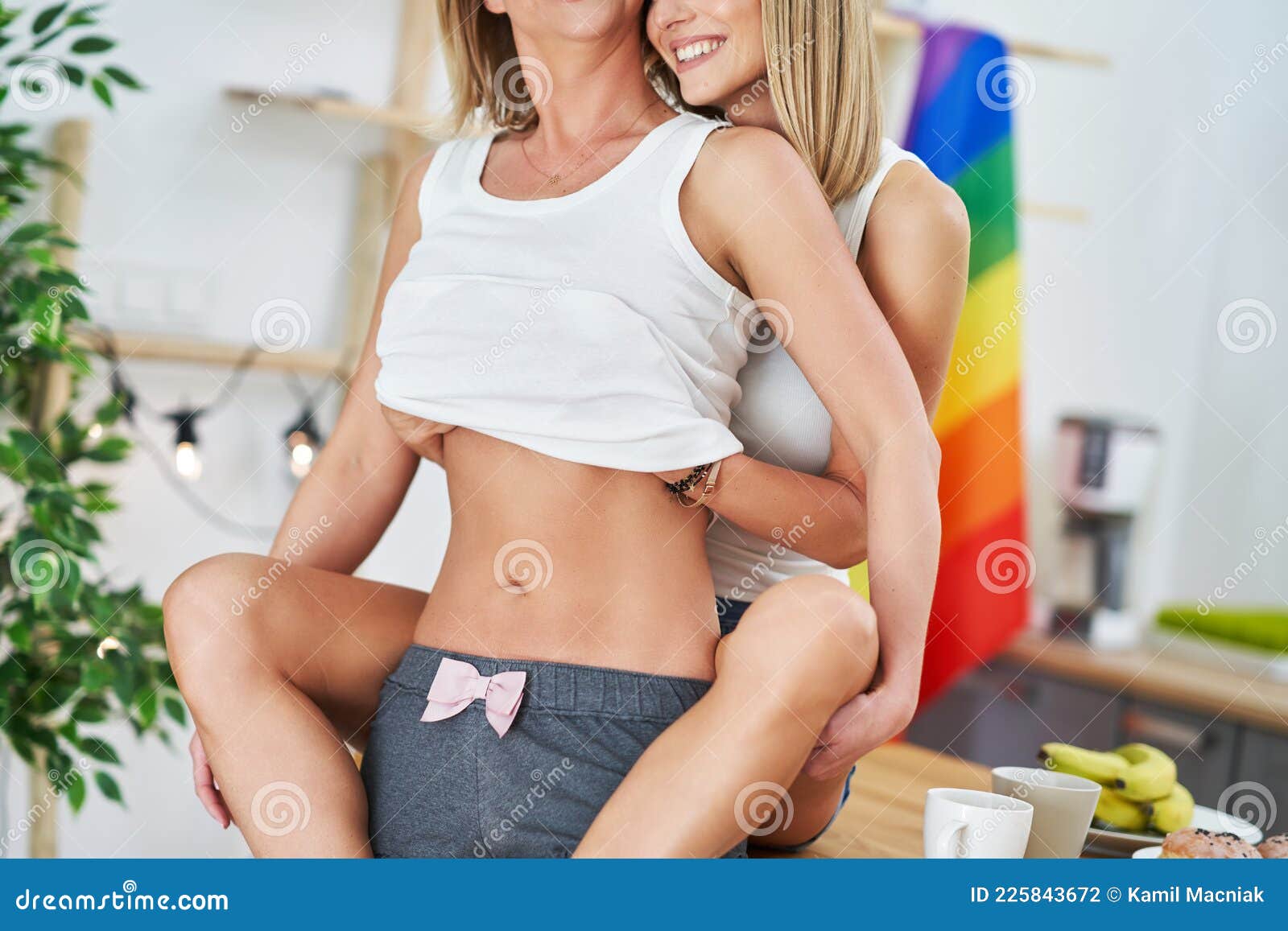 Lesbian Navel