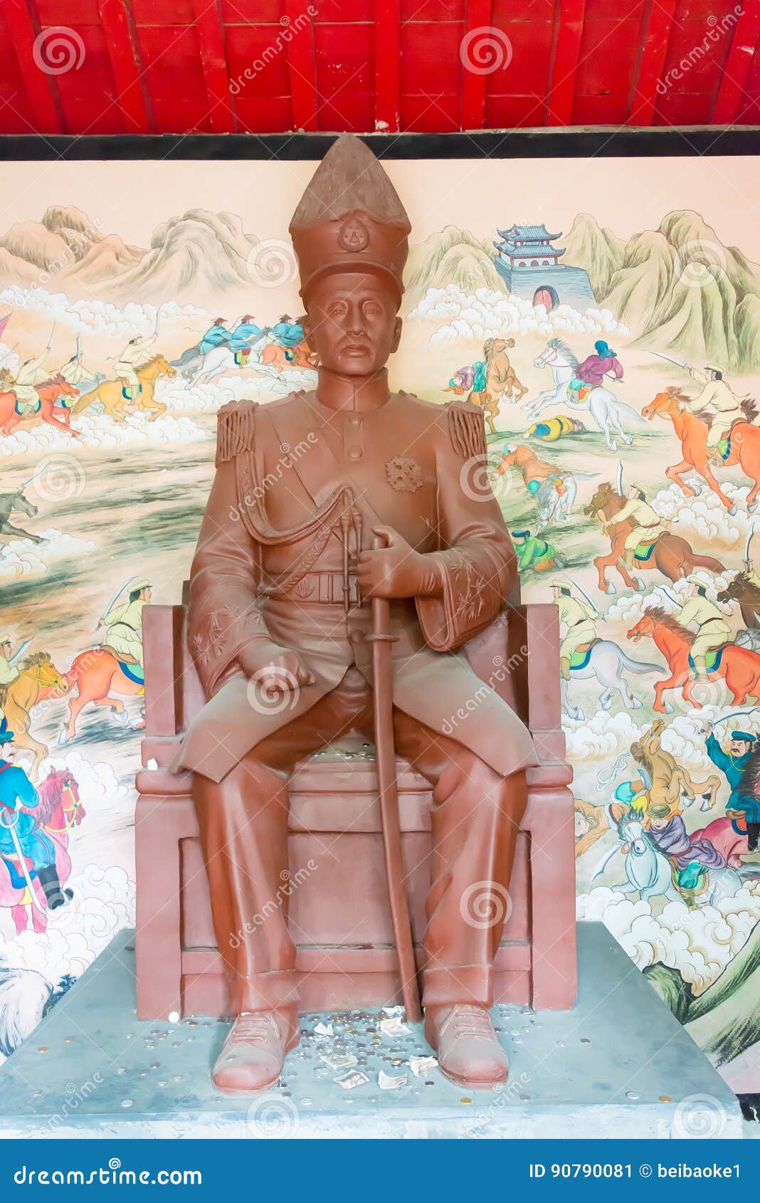 LIAONING, CHINA - 01 Augustus 2015: Zhang Zuolin Statue bij Hofmaarschalk Zh. LIAONING, CHINA - 01 Augustus 2015: Zhang Zuolin Statue bij het Herenhuis van Hofmaarschalkzhang (Zhangshishuaifu) een beroemde historische plaats in Shenyang, Liaoning, China