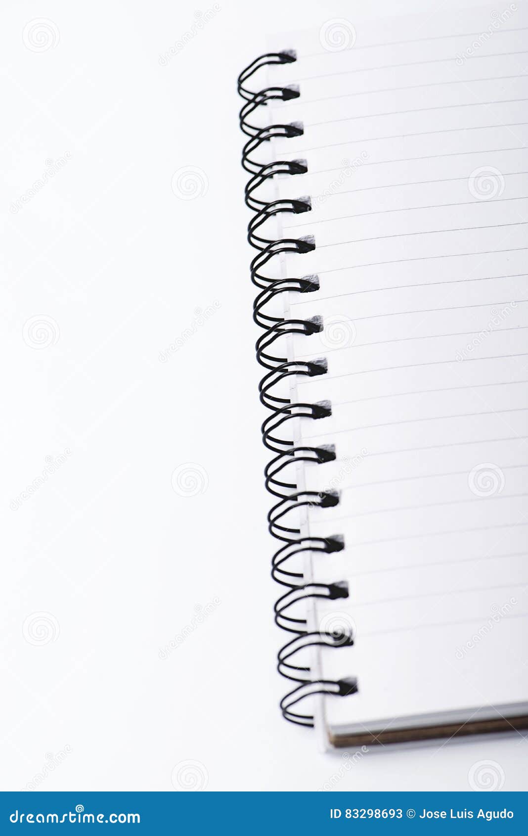 Libreta Los Anillos En El Fondo Blanco Imagen de archivo - Imagen secretaria, 83298693