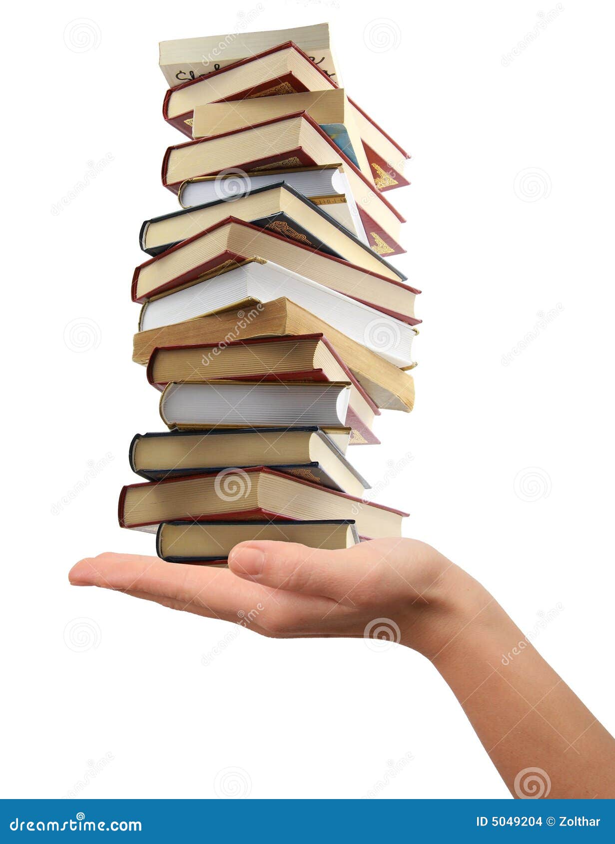 Поменяйтесь тетрадями. Передача книги. Передает книгу. Руки передающие книгу. Рука из книги.