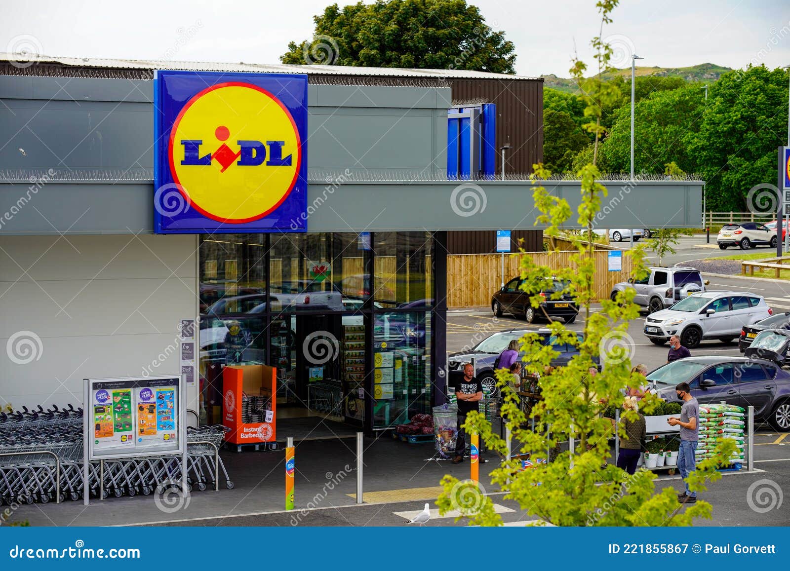 Lidl Super Store and Sign Editorial Photography - Image of doors, lidl: