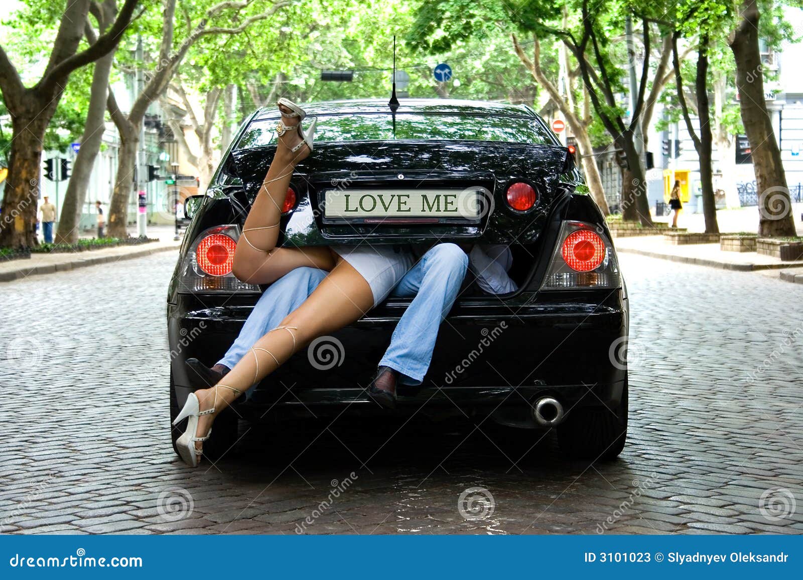 Lieben Sie mich im Auto stockbild. Bild von kreativität 3101023