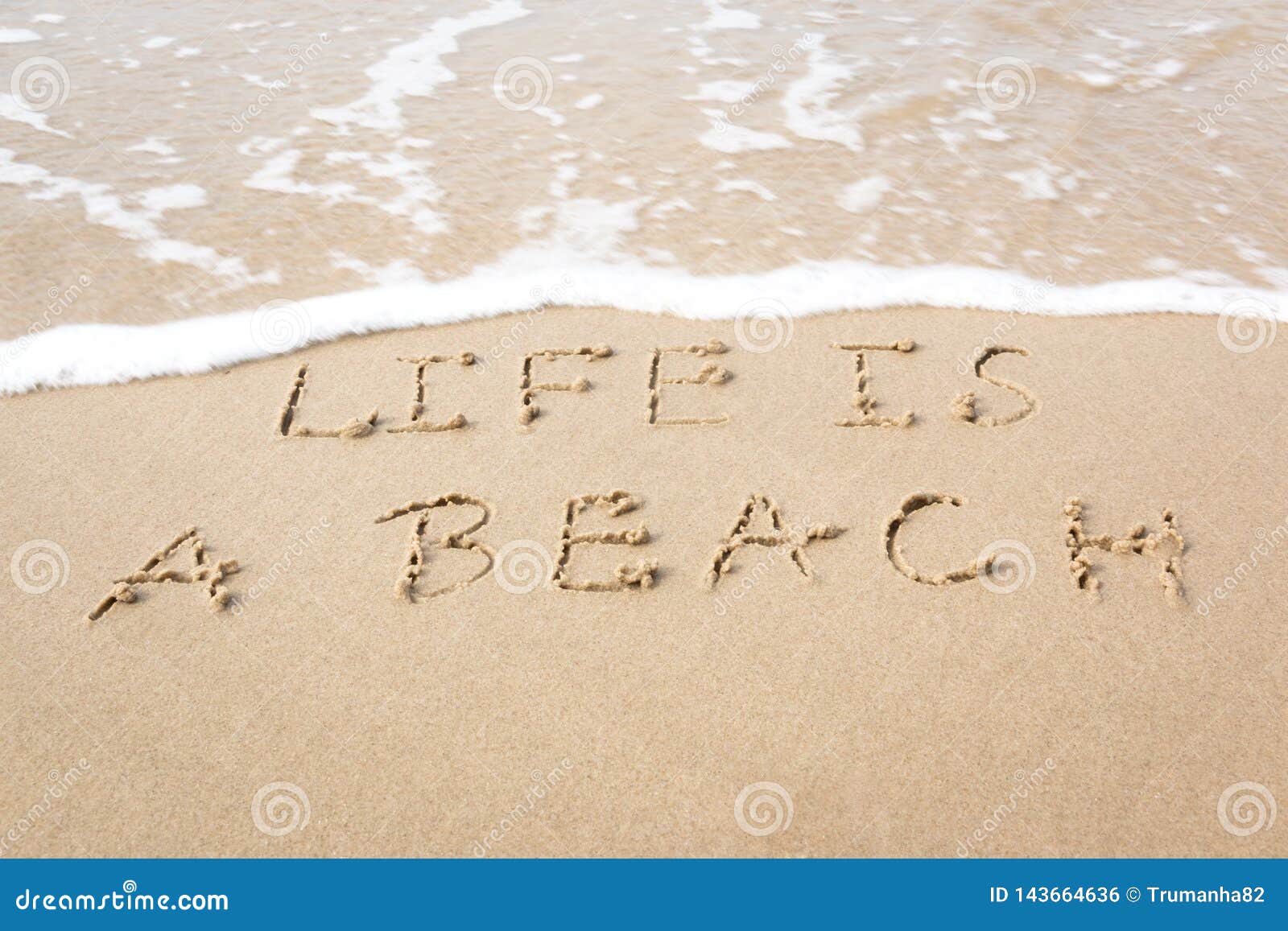 Life is beach. Как пишется пляж.