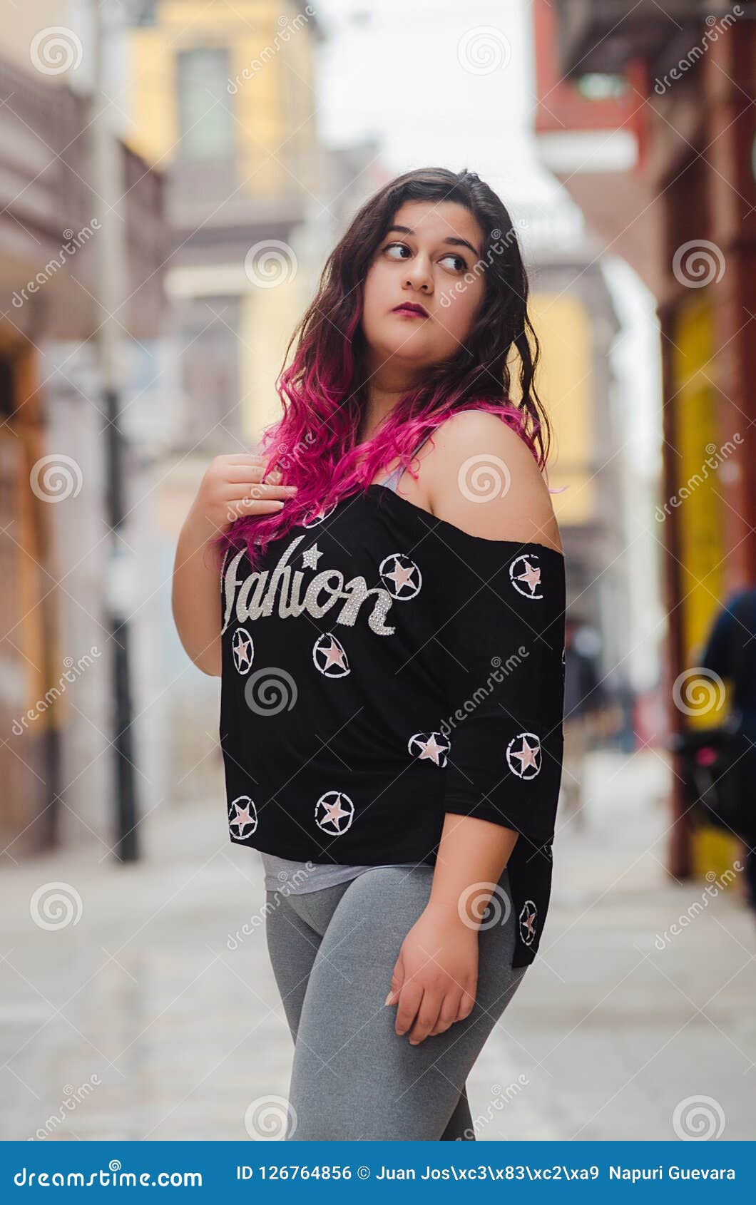 Personligt At håndtere færge Lifestyle Portrait of a Beautiful Young Plus Size Woman Stock Photo - Image  of busy, adult: 126764856