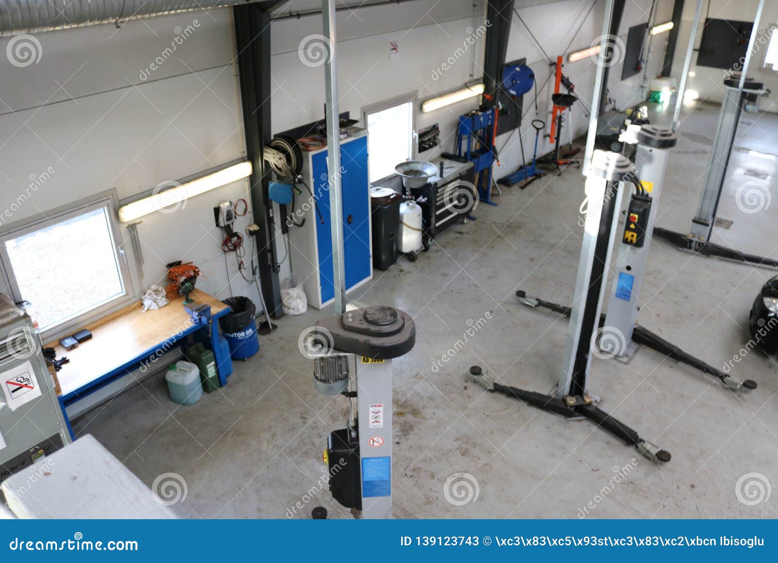 Lift in the Car Car Repair Station. Stock Image Image of lifting, technician 139123743