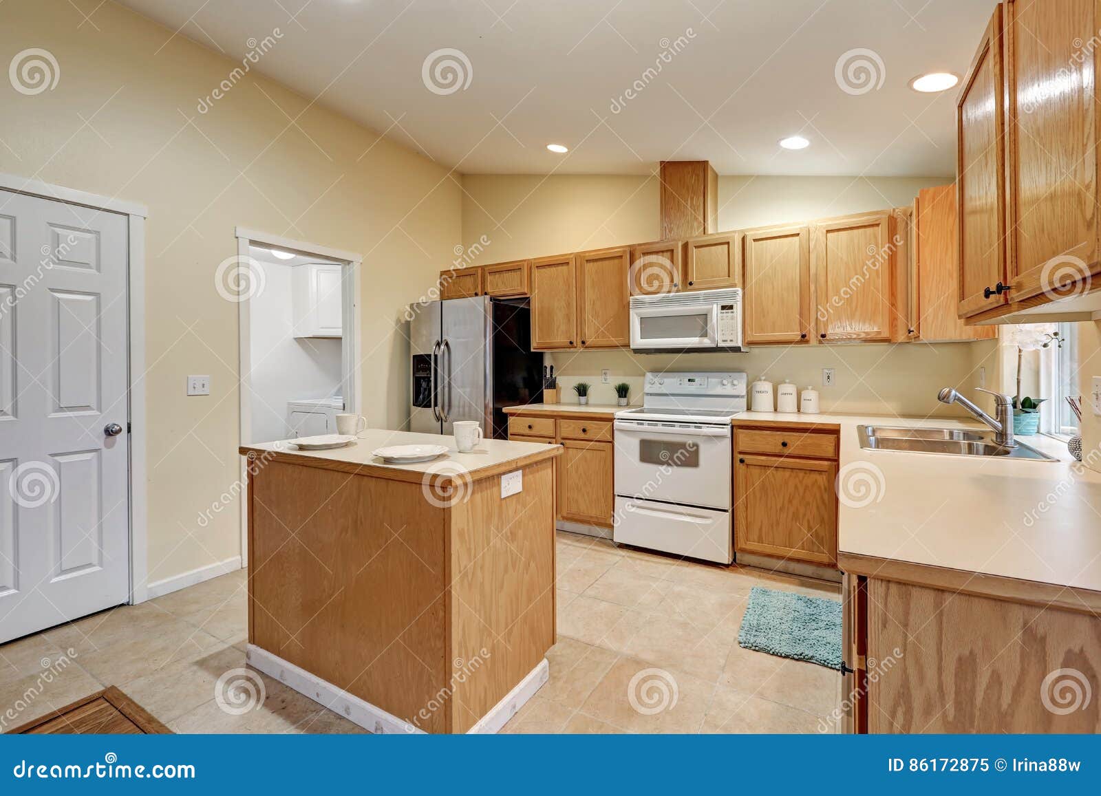 Light Open Concept Kitchen Room With Vaulted Ceiling Stock Image