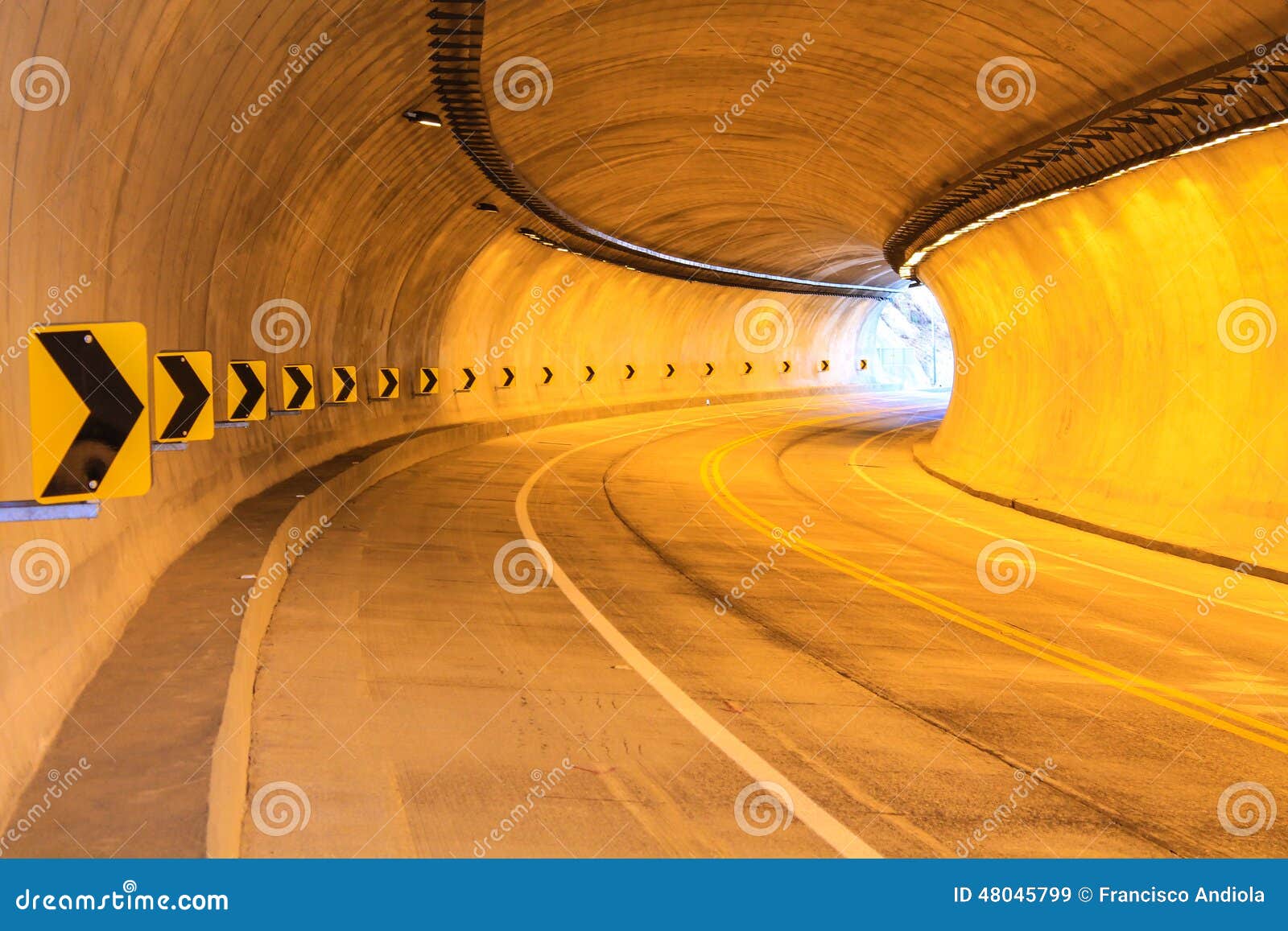 light tunnel and pointing curve in