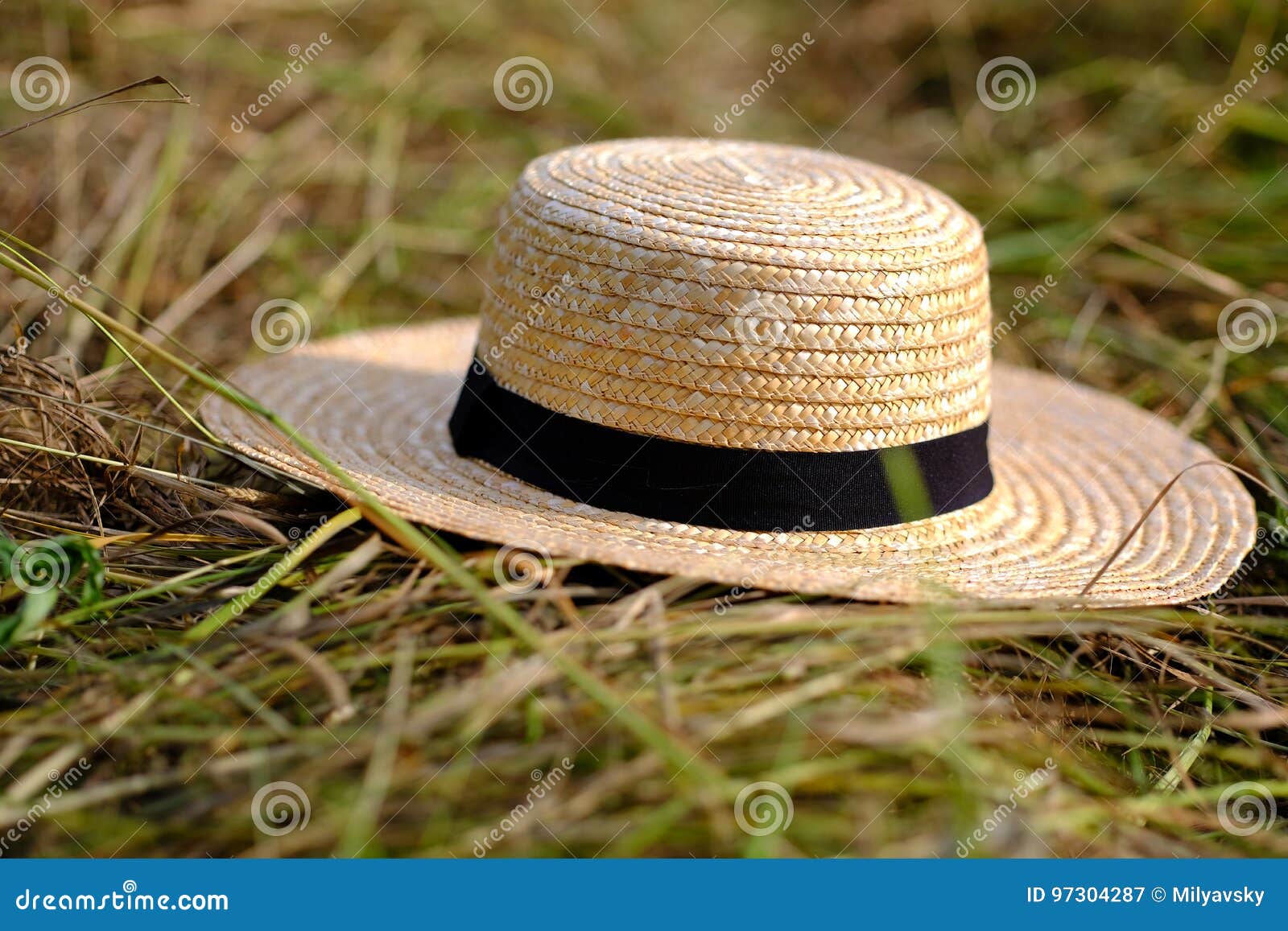 Light wicker hat on hay stock image. Image of blurred - 97304287