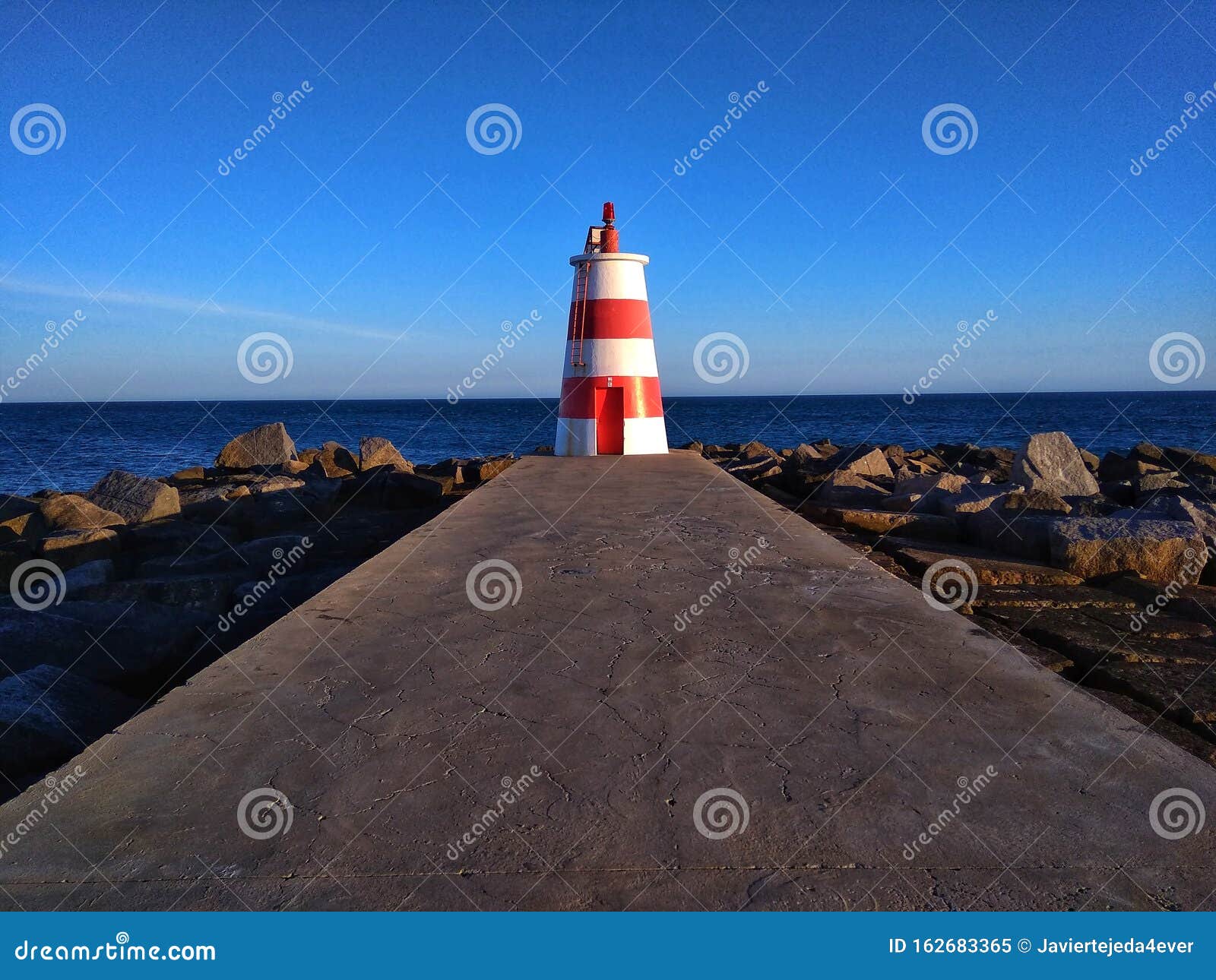 lighthouse portugal portimao