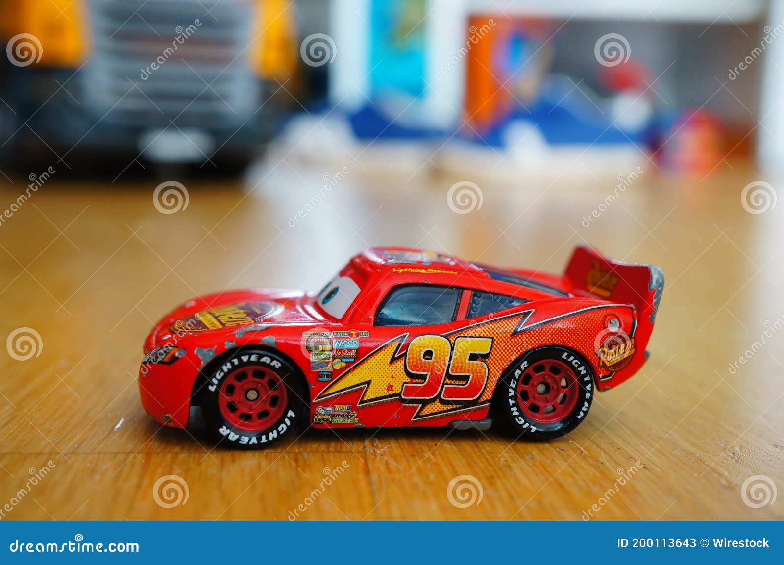 Cars 2 11 Lightning McQueen Plush