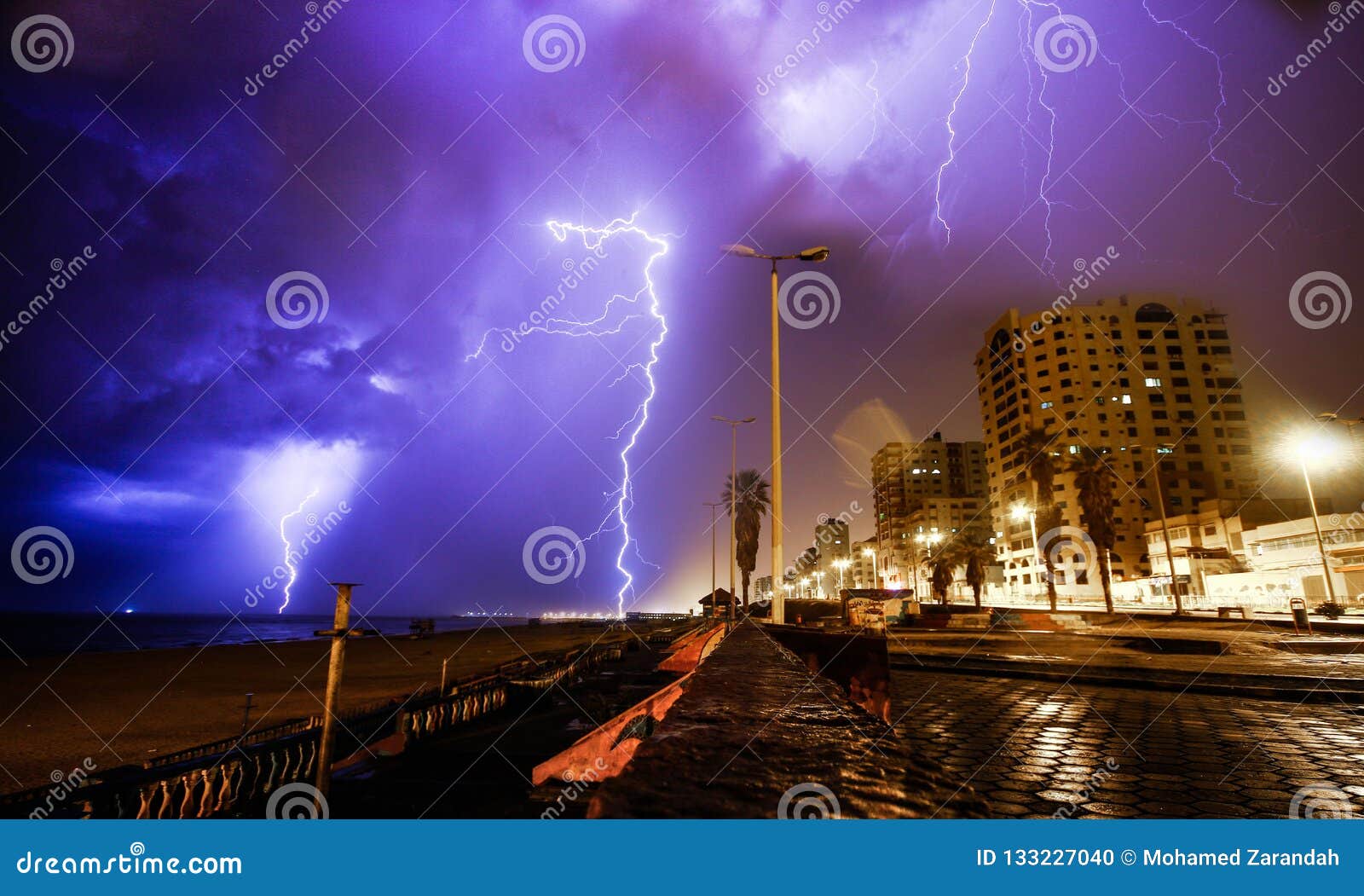 lightning light very huge hit gaza city.