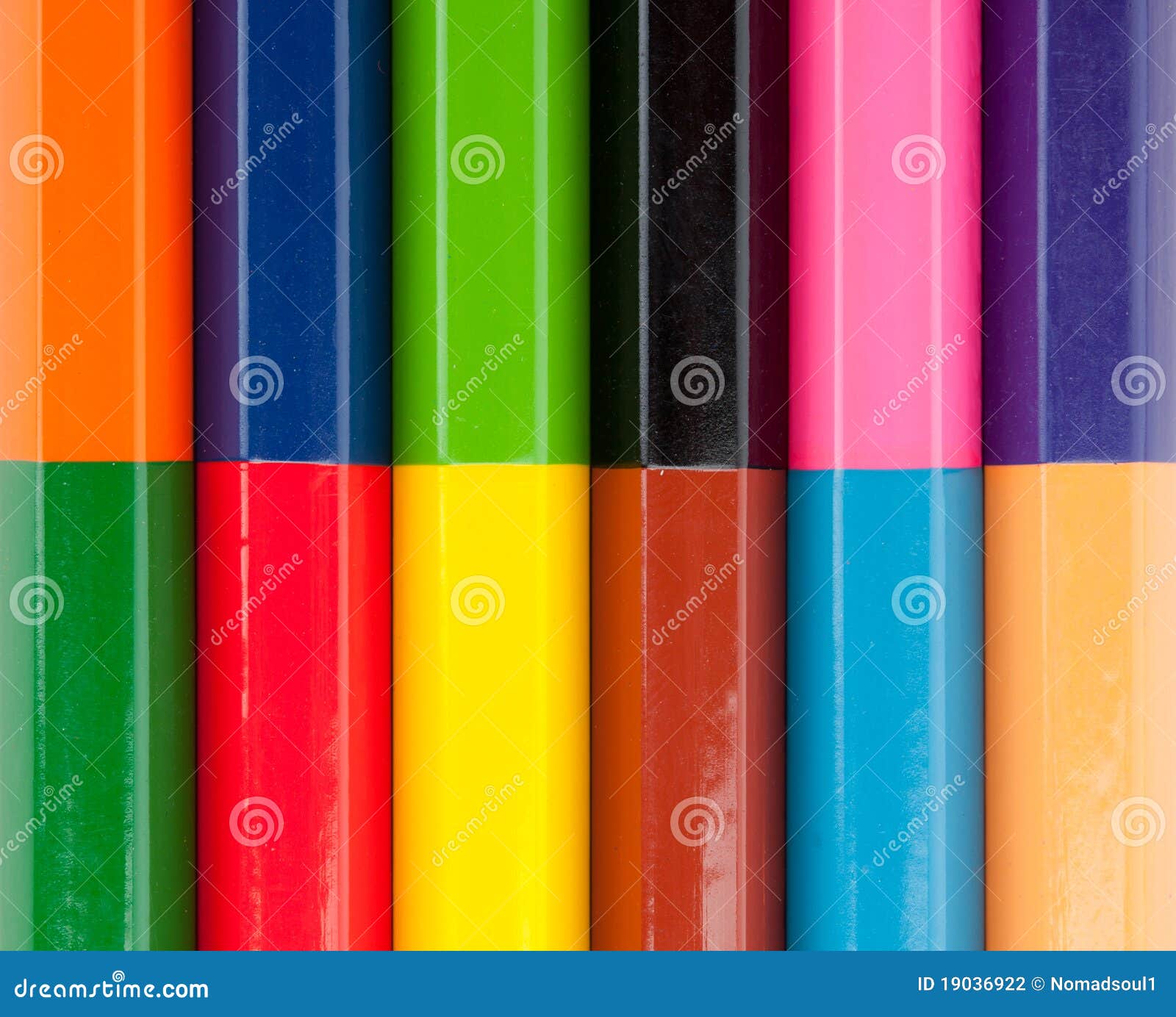 Ligne Des Crayons De Couleur Photo stock Image du école, texture 19036922
